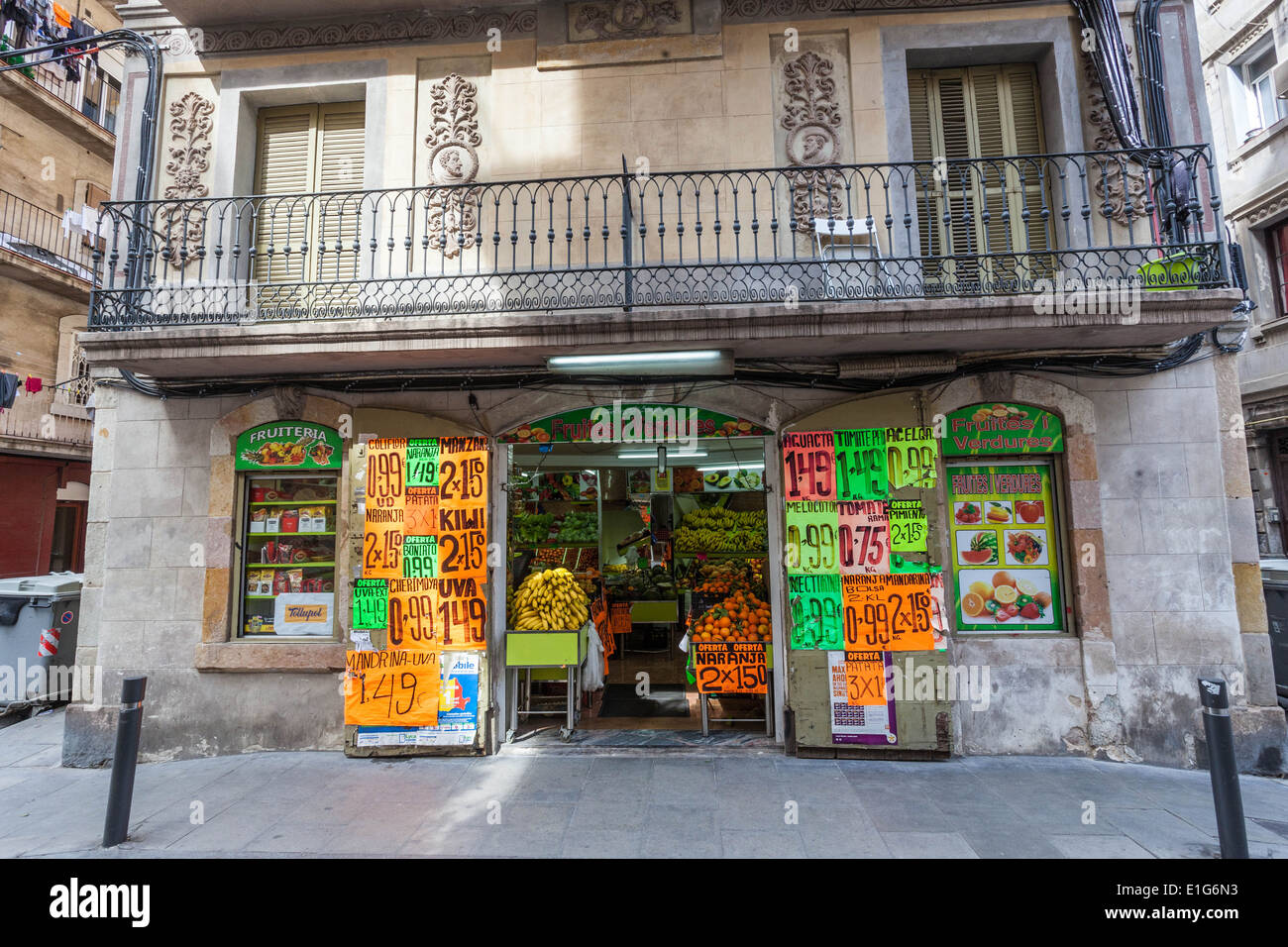 Fruteria, fruit shop, Carrer de la Maquinista, Barcelona, Catalonia, Spain. Stock Photo