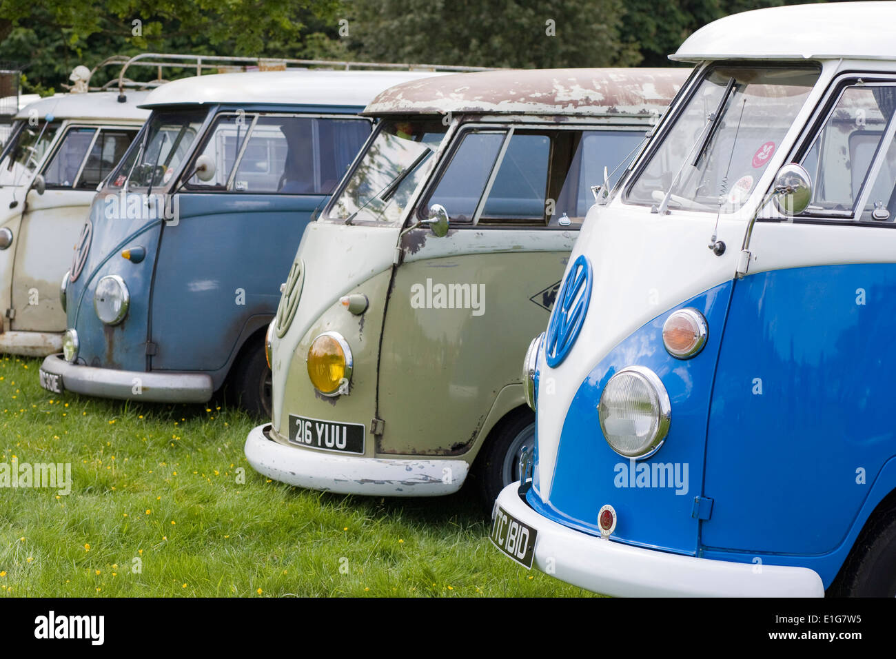 Line of VW Split Screen Volkswagen camper vans at a VW show Stock Photo ...