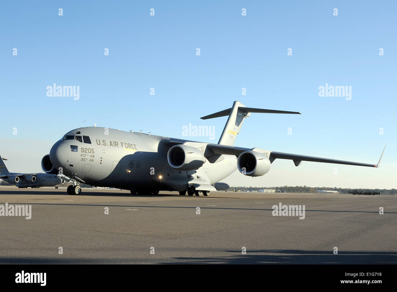 U.S. Air Force Lt. Gen. Allen G. Peck, the commander of Air University, taxis in a C-17A Globemaster III aircraft assigned to t Stock Photo