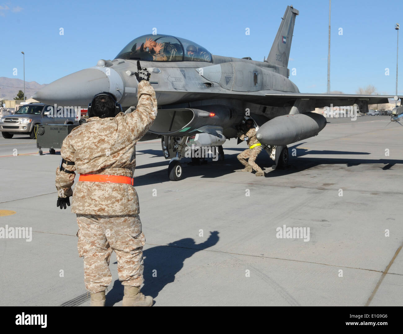 A United Arab Emirates Air Force (UAEAF) maintainer gives hand Stock Photo  - Alamy