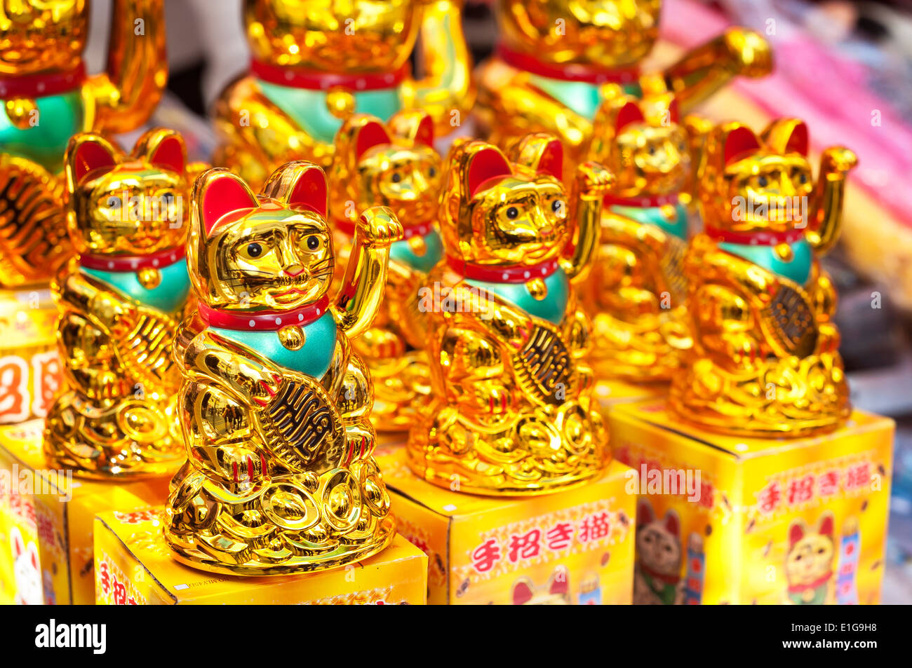 Lucky fortune cats at a Hong Kong market stall Stock Photo