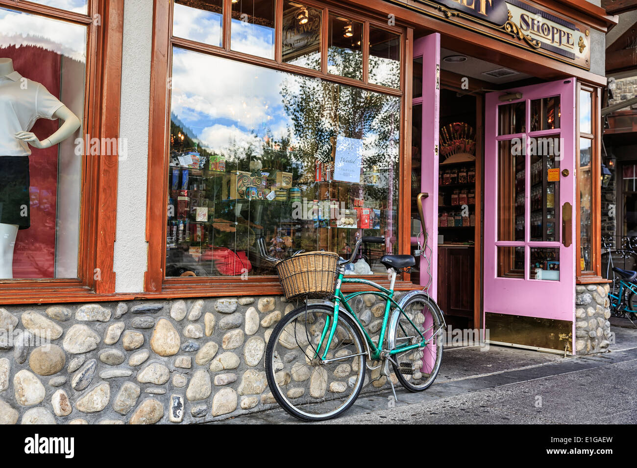 Cruiser bicycle with basket outside a storefront, Banff, Alberta, Canada Stock Photo