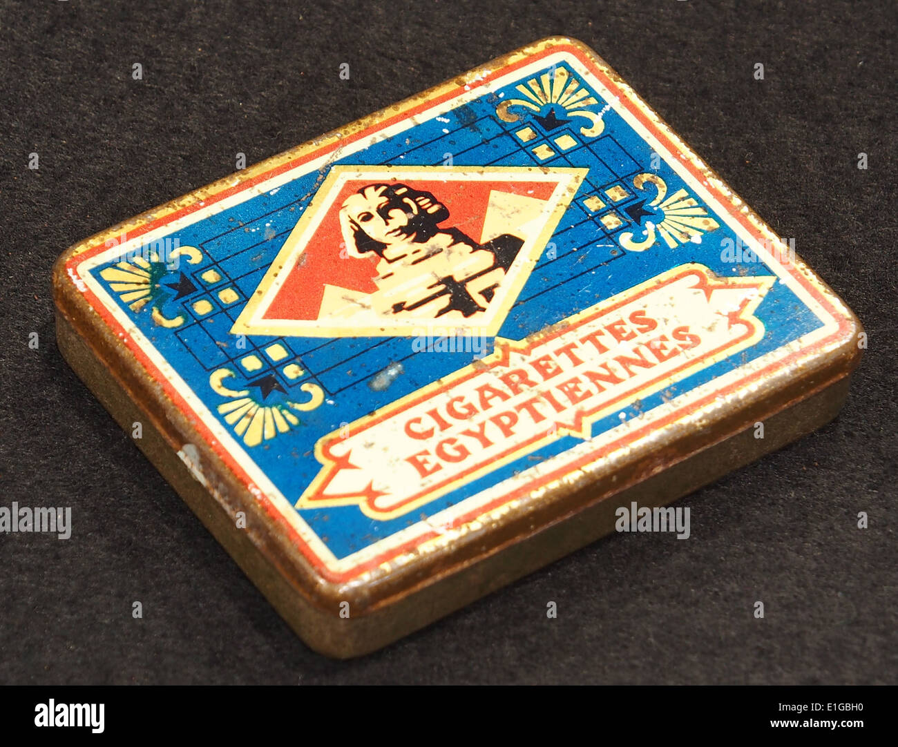 Cigarettes egyptiennes tin hires stock photography and images Alamy