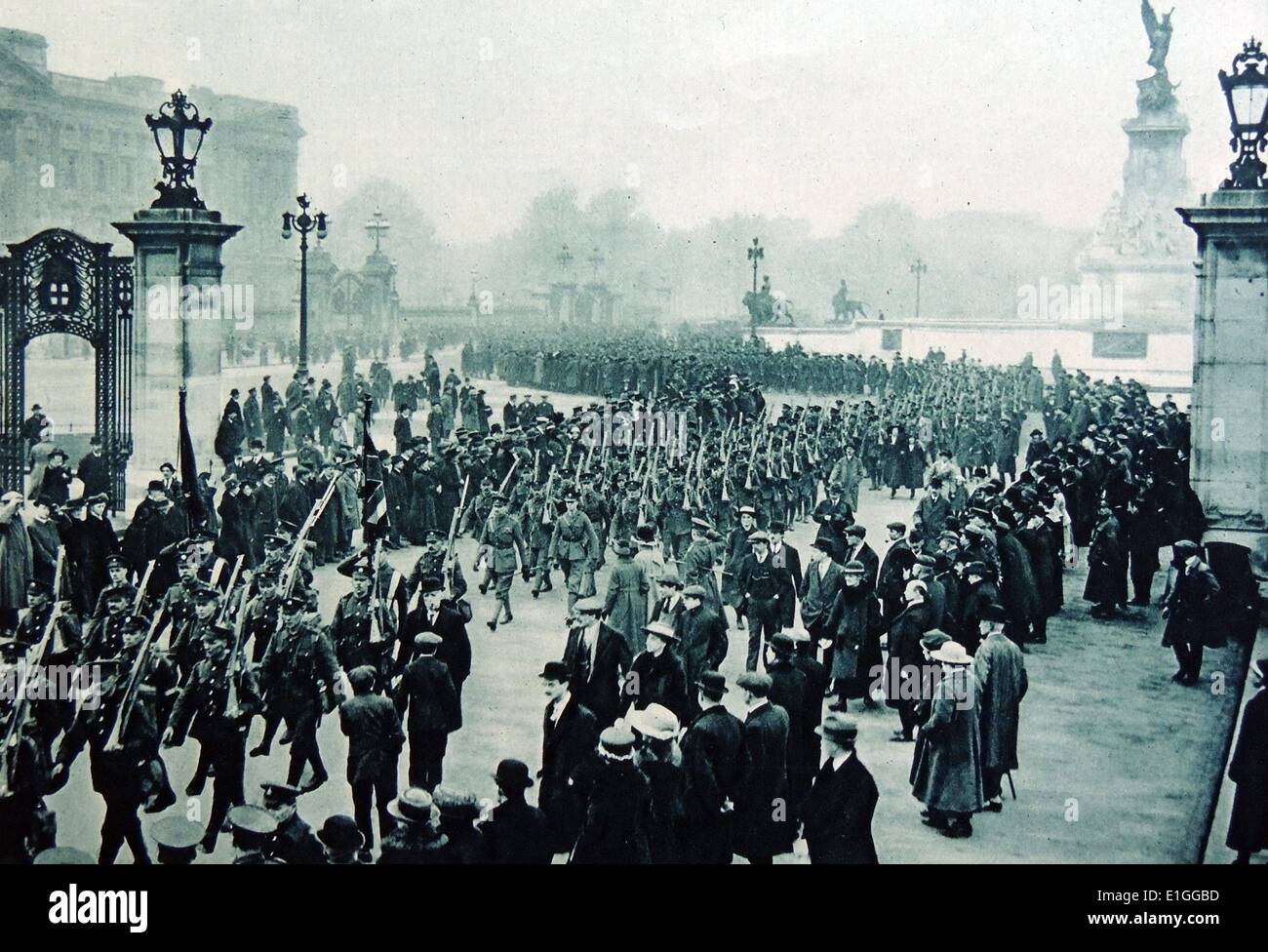 Scot's guards marching past Buckingham Palace on the way to Wellington Barracks on their arrival from France. Dated 1919 Stock Photo