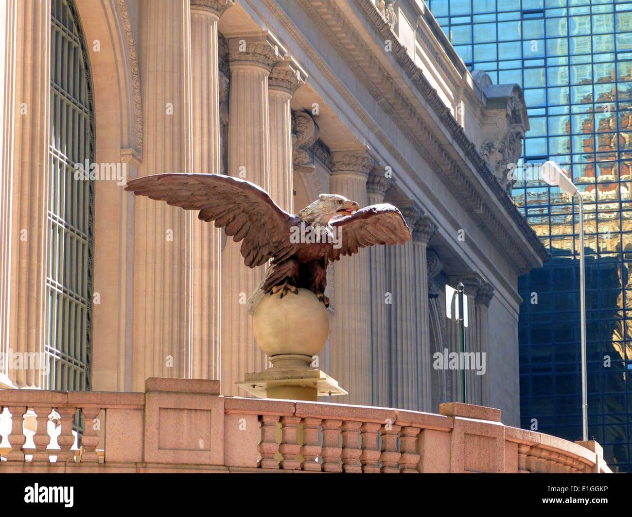Eagle statue corner grand central station new york city hires stock