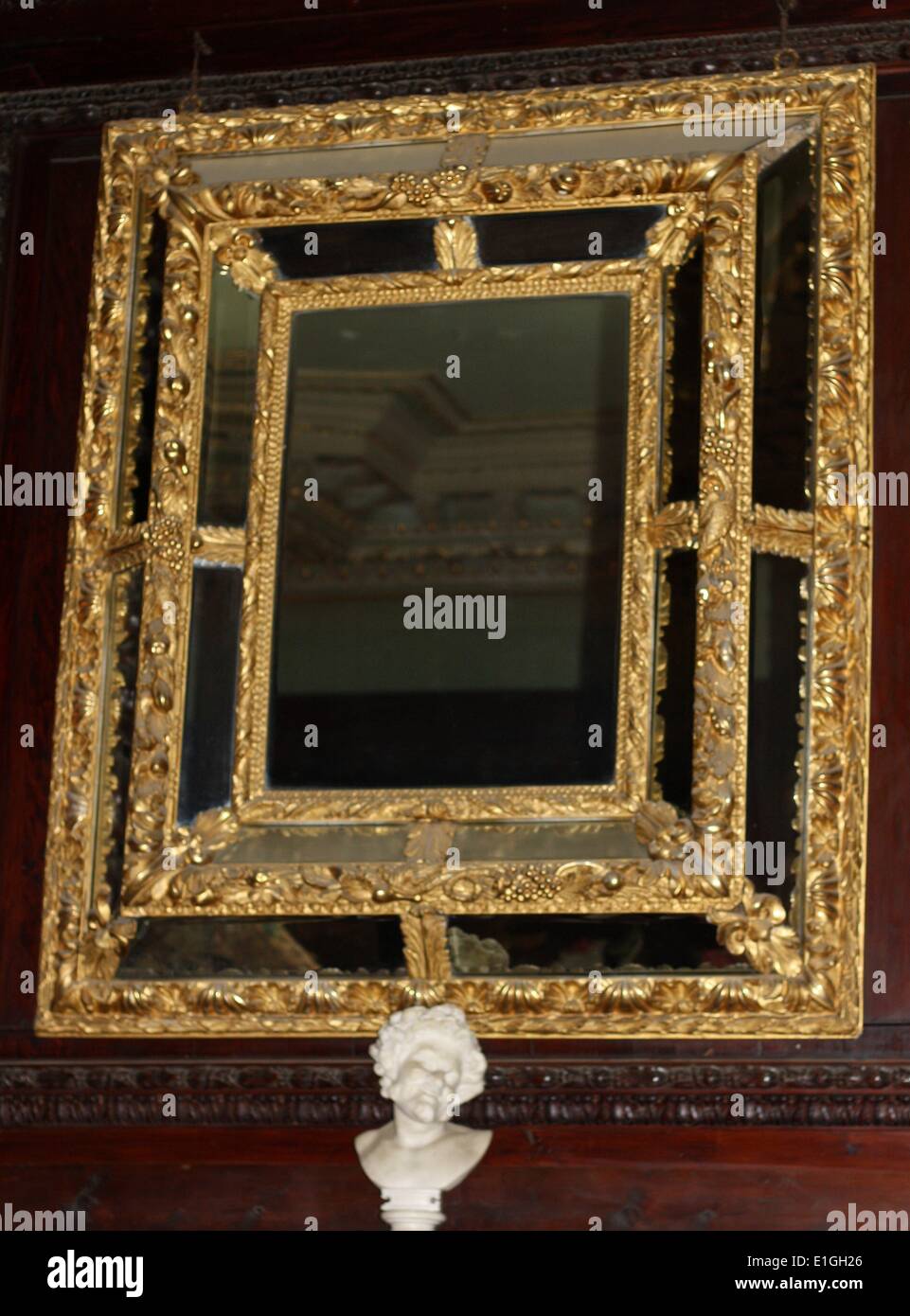 19th century gilded mirror in the dining hall of Warwick Castle, England. Stock Photo
