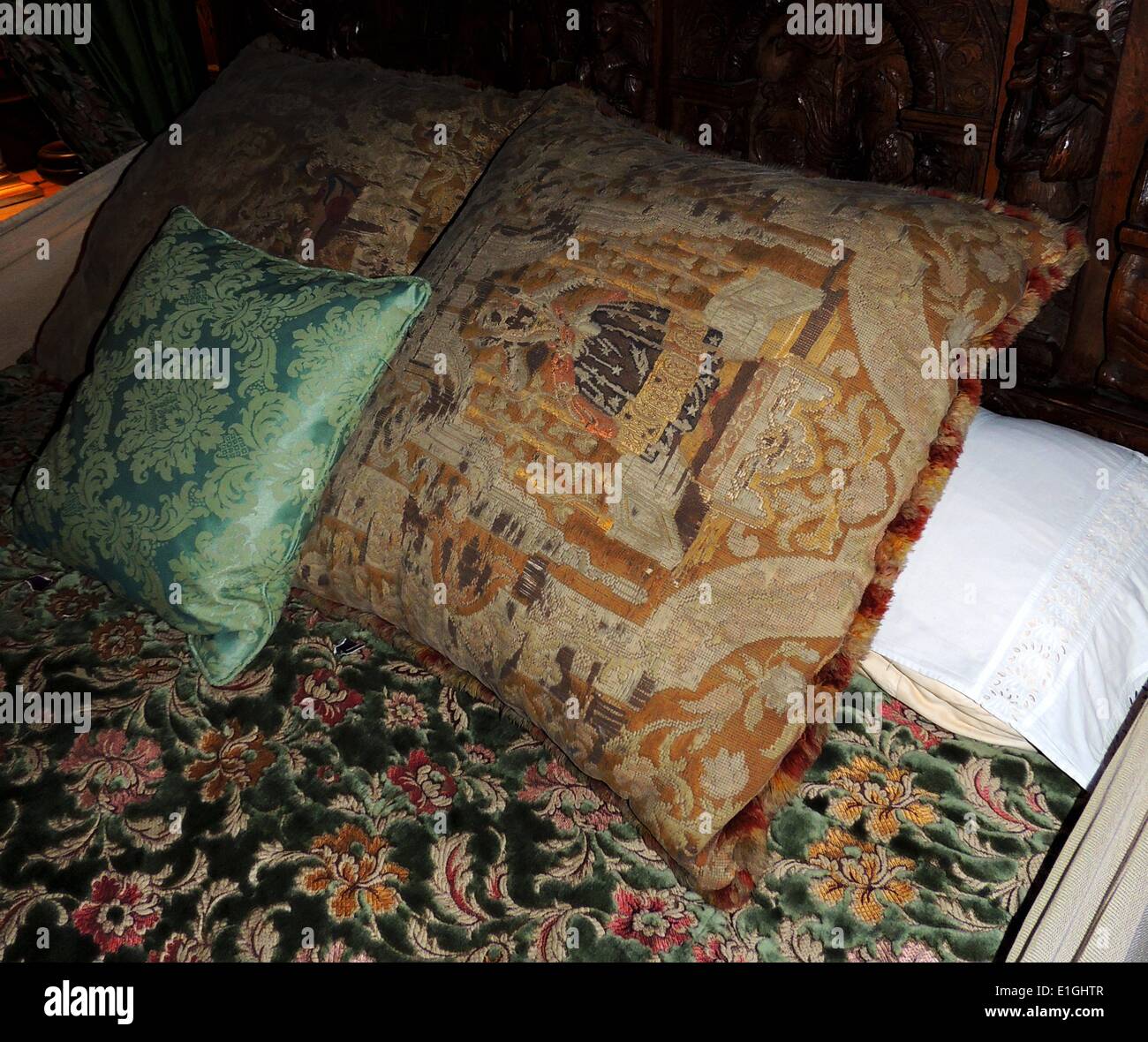 17th century bed with pillows at Warwick Castle. Stock Photo