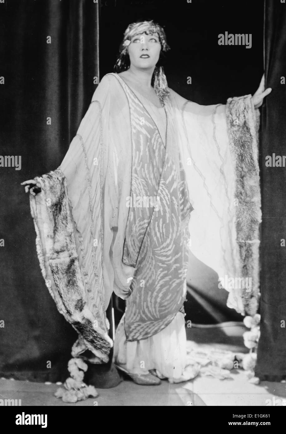Gloria May Josephine Swanson 1899 – 1983) American actress, singer and producer, who is best known for her role as Norma Desmond, a faded silent film star, in the critically acclaimed film Sunset Boulevard (1950). She was one of the most prominent stars during the silent film era as both an actress and a fashion icon Stock Photo