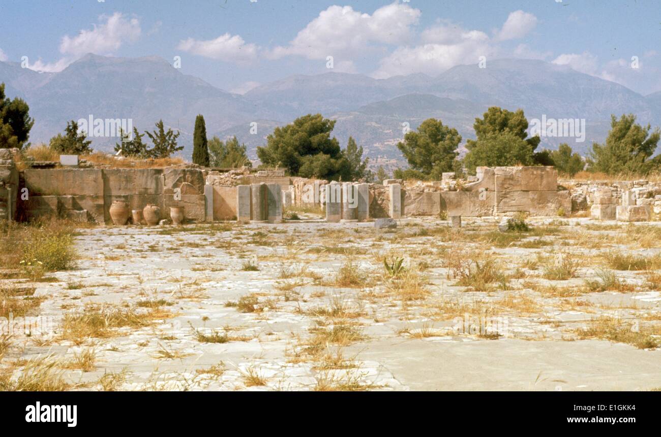 Ruins on Crete, Knossos. Center of Minoan civilization. Castle with flush toilets, sewage system, water piped in Stock Photo