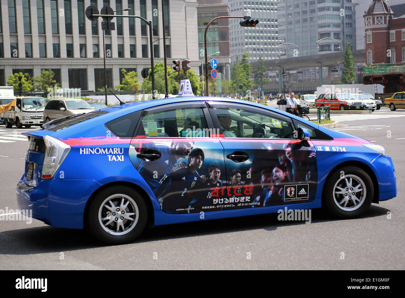 Tokyo, Japan – The 'Adidas Hinomaru-taxi' promotes the Japanese National Soccer Team a week before to start the 2014 FIFA World Cup Brazil on June 4, 2014. According to the official web site of the company Hinomaru-taxi customers can see inside the car the signs of the soccer players Shinji Kagawa, Sakai, Hiroshi Kiyotake and Uchida. © Rodrigo Reyes Marin/AFLO/Alamy Live News Stock Photo