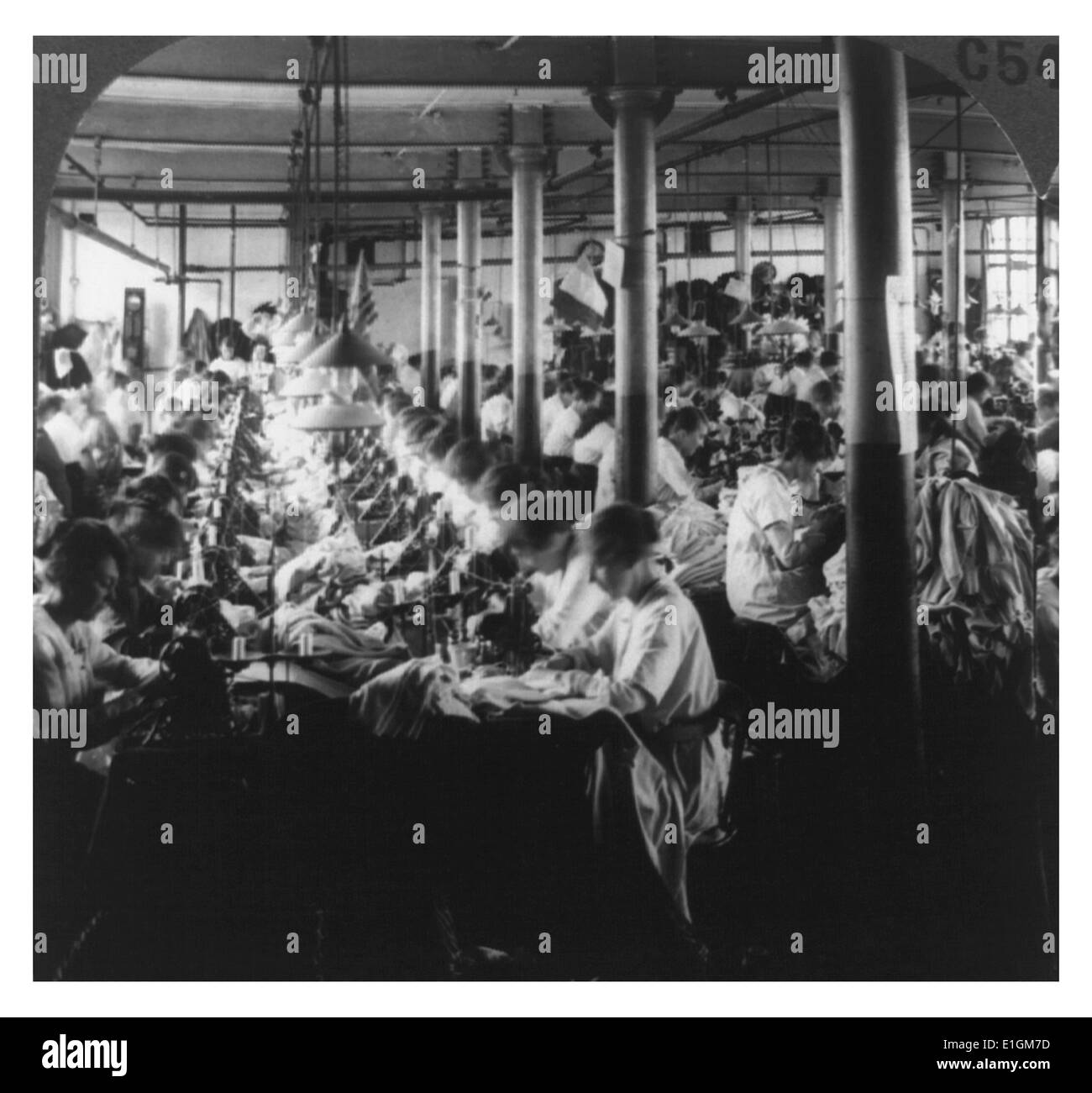 Photograph of the interior of a woollen factory in Leicester, England. Dated 1923 Stock Photo
