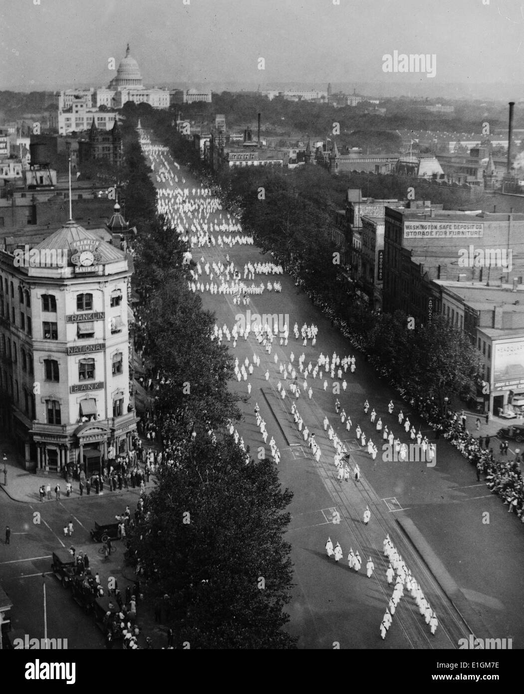Photograph of a Ku Klux Klan parade on Pennsylvania Avenue, Washington D.C. with the U.S. Capitol Building in the background. Dated 1926 Stock Photo