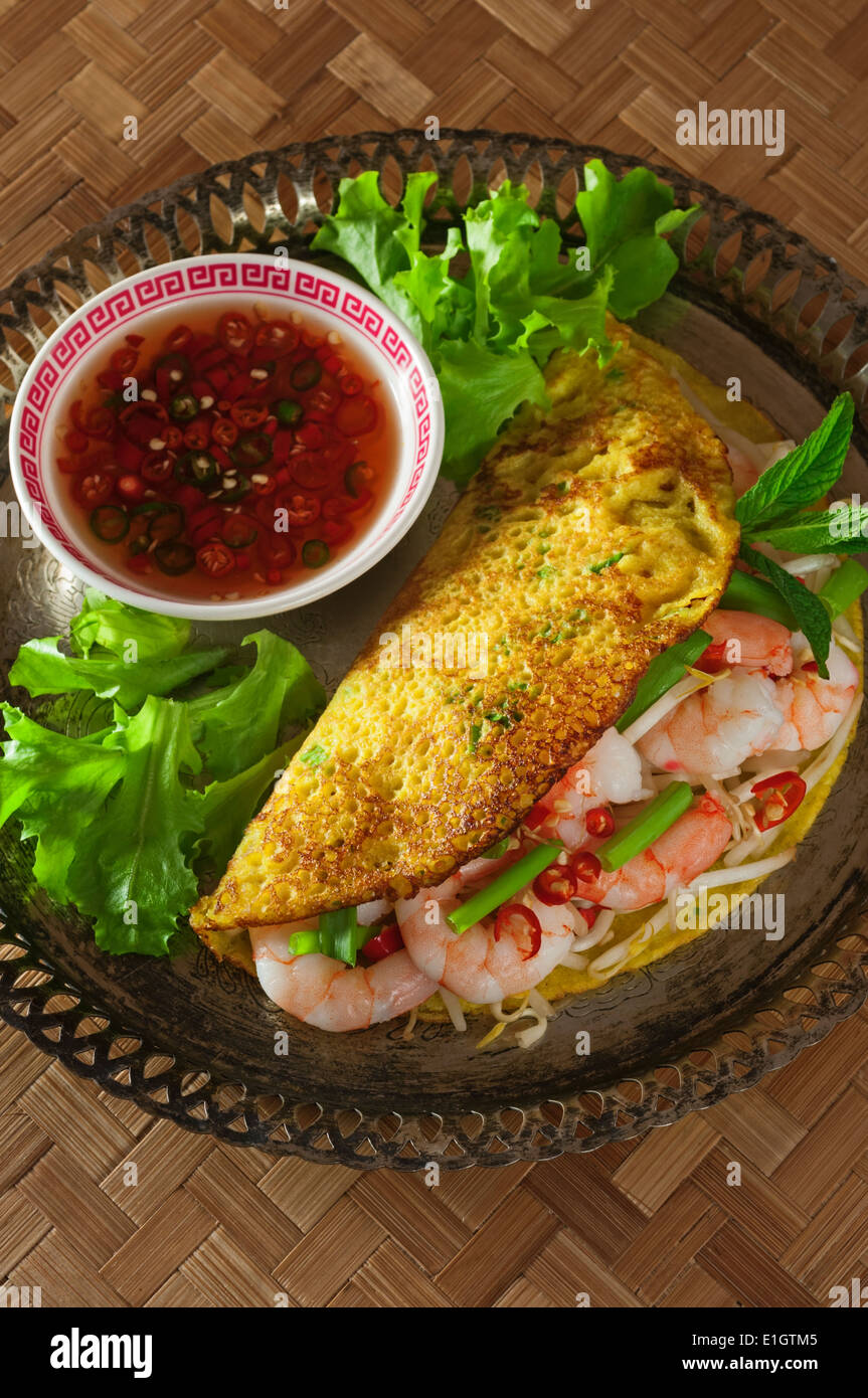 Banh Xeo. Vietnamese rice flour pancakes with prawns and bean sprouts Stock Photo