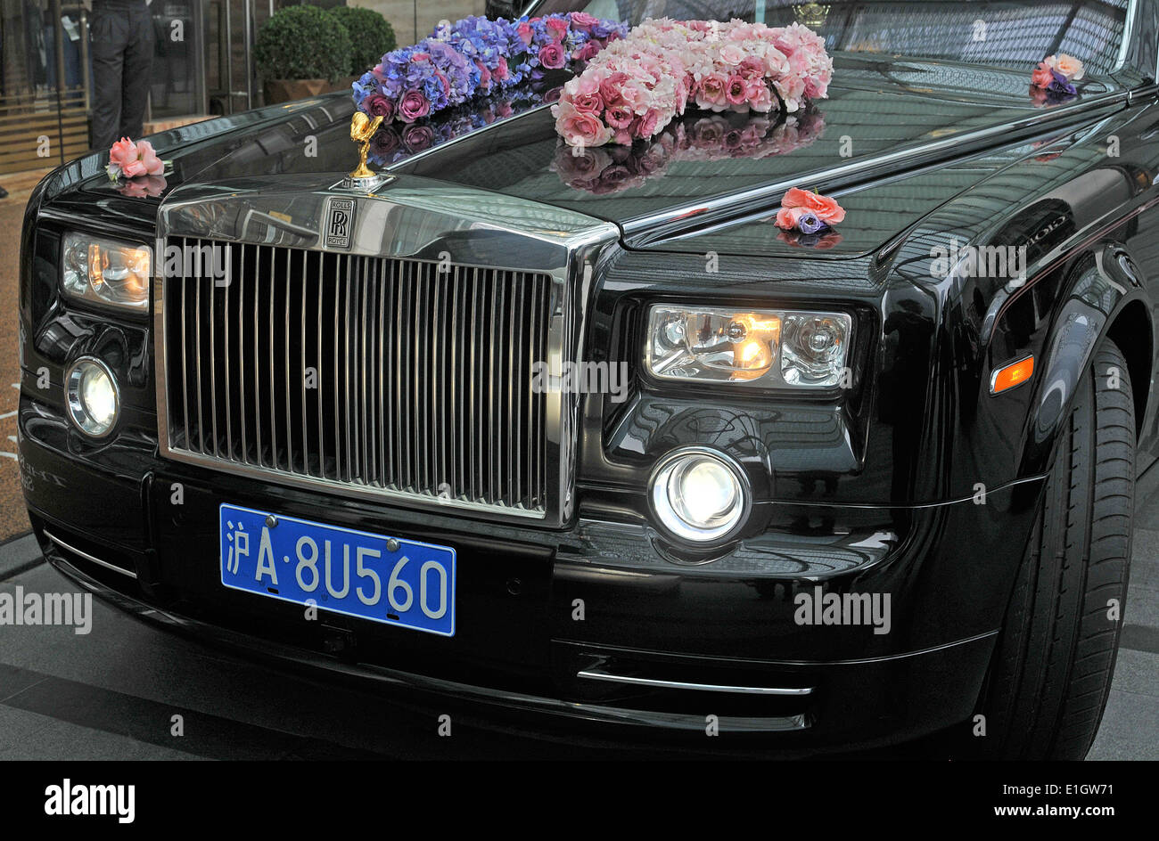 decorated Rolls Royce for wedding ceremony Shanghai Stock Photo - Alamy