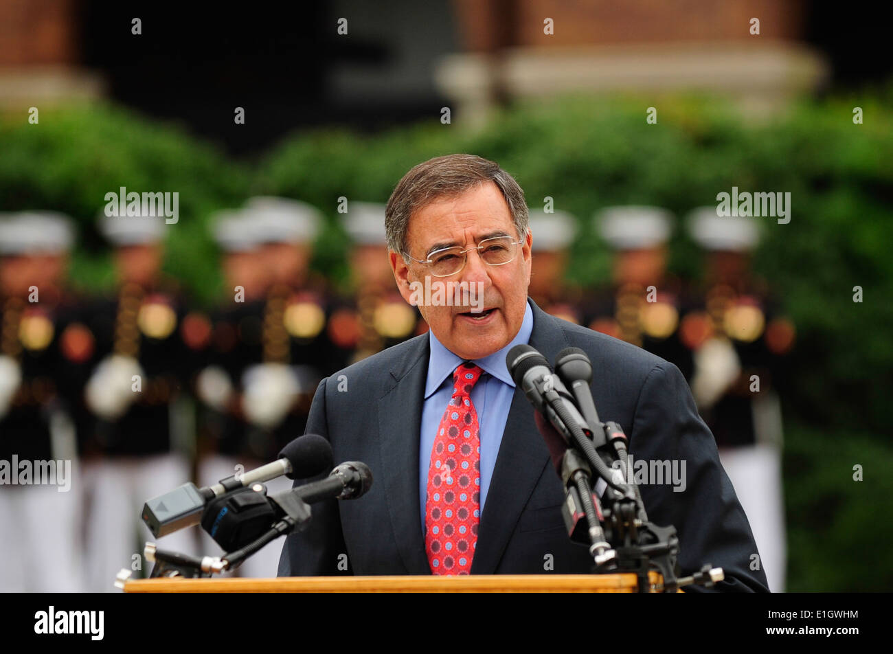 Secretary of Defense Leon E. Panetta delivers remarks at the farewell tribute for Vice Chairman of the Joint Chiefs of Staff Ma Stock Photo