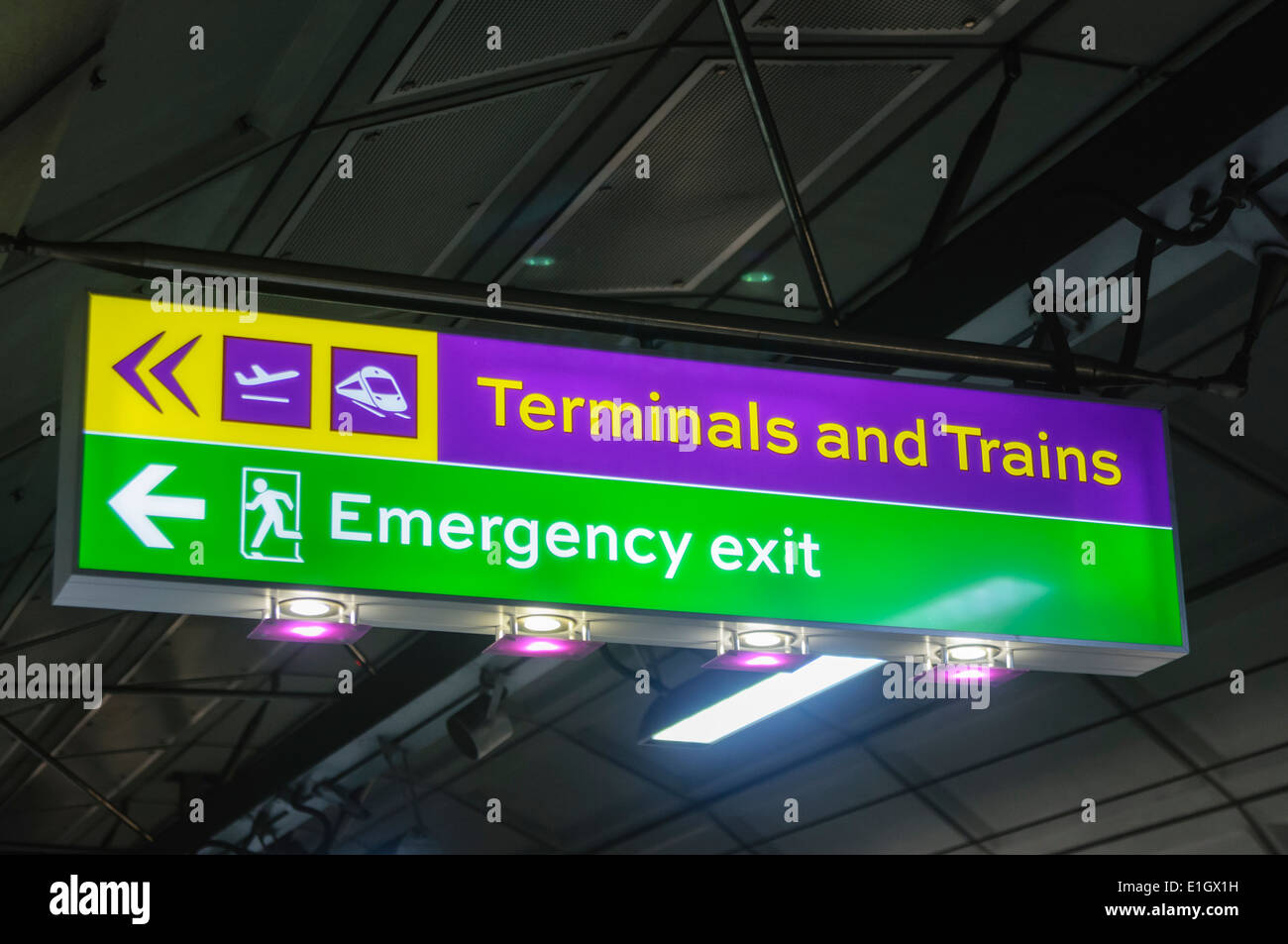 Sign to terminals and trains at Heathrow Express, Heathrow Airport Stock Photo