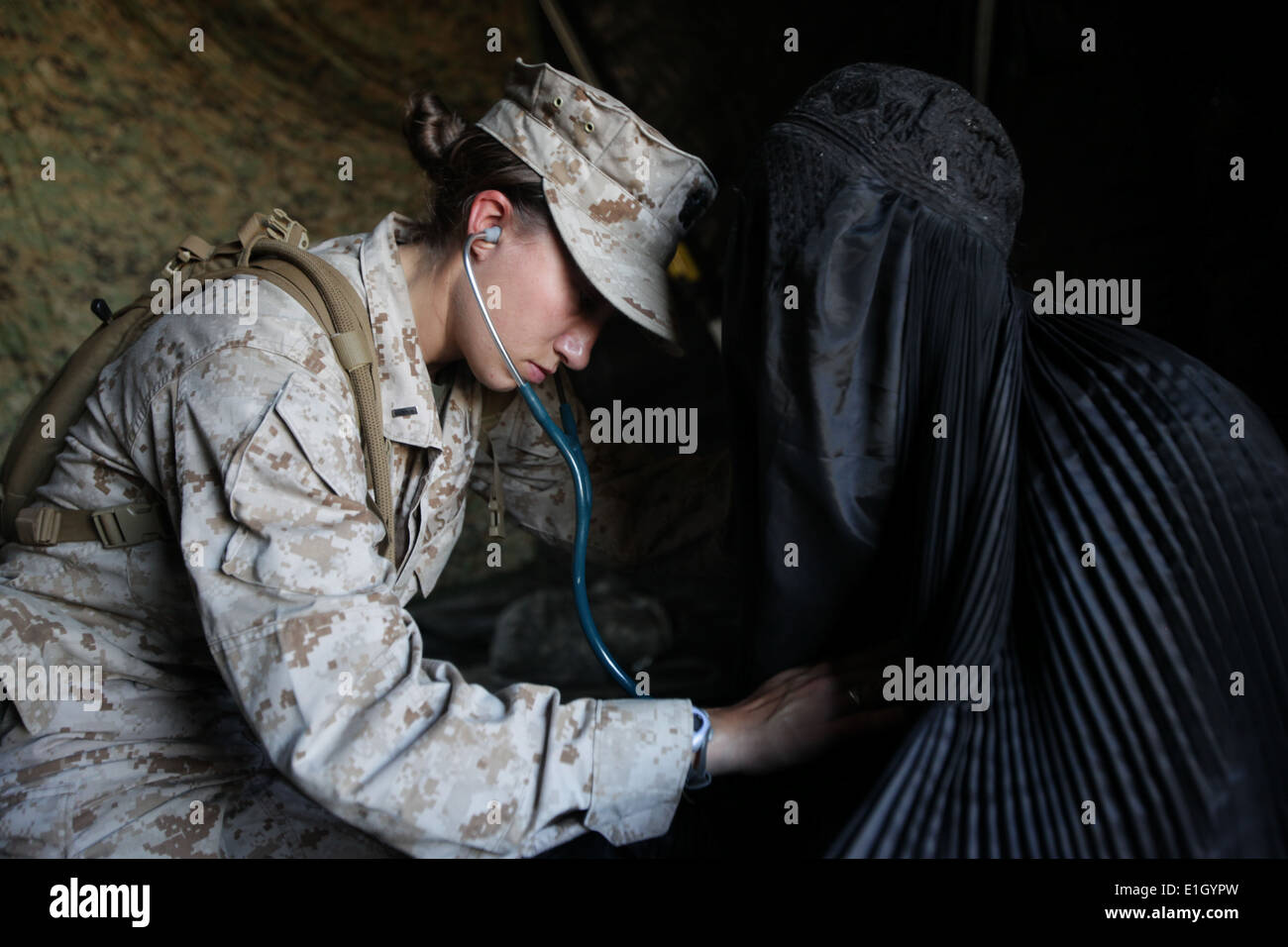 U.S. Navy Lt. j.g. Chelsea L. McLean tends to a patient during a humanitarian assistance exercise with Combat Logistics Battali Stock Photo