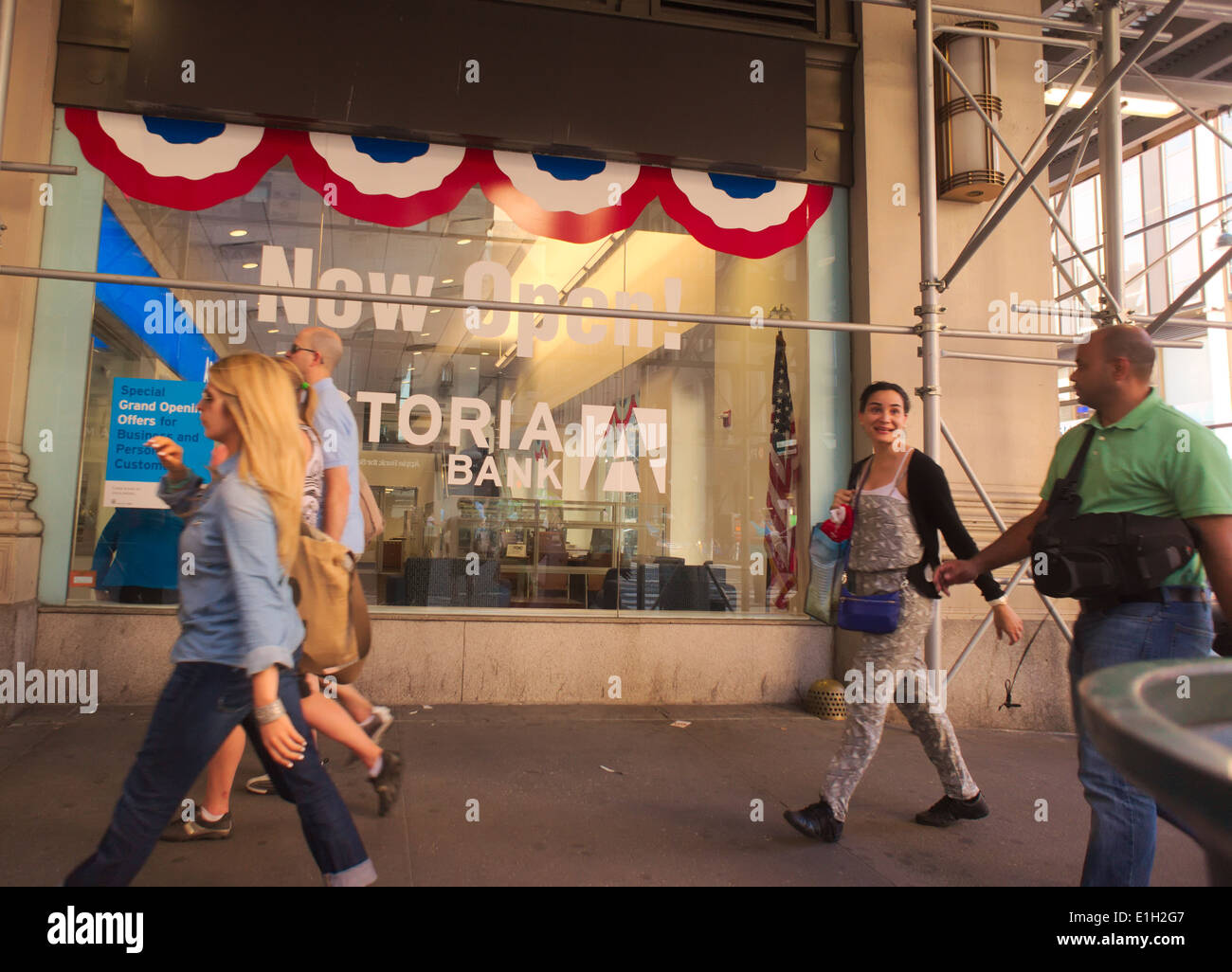 The Manhattan branch of Astoria Bank in New York Stock Photo Alamy