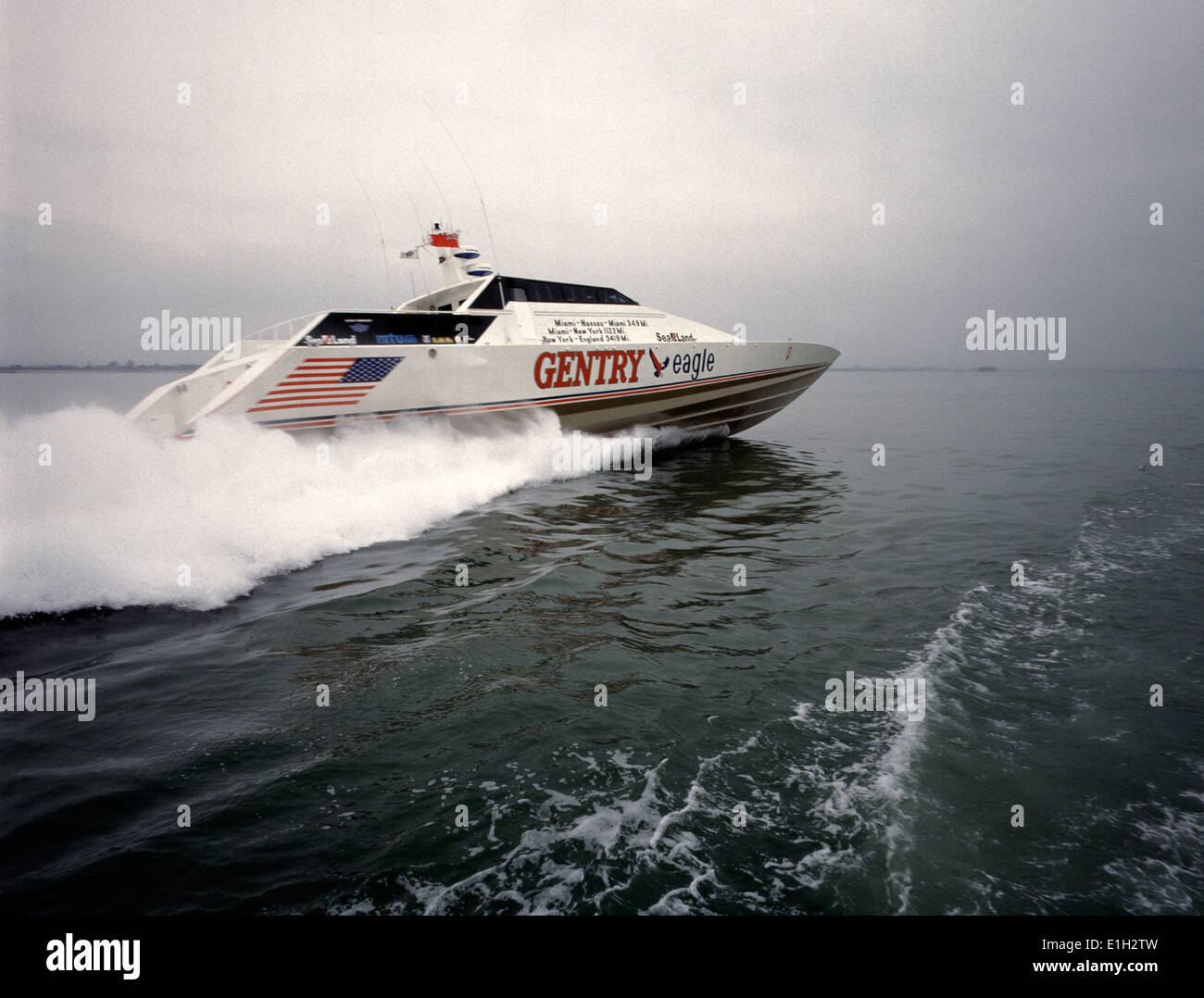 SOLENT, ENGLAND-RECORD BREAKER-THE AMERICAN 114FT RACING POWERBOAT GENTRY EAGLE AT SPEED IN THE SOLENT. PHOTO:JONATHAN EASTLAND. Stock Photo