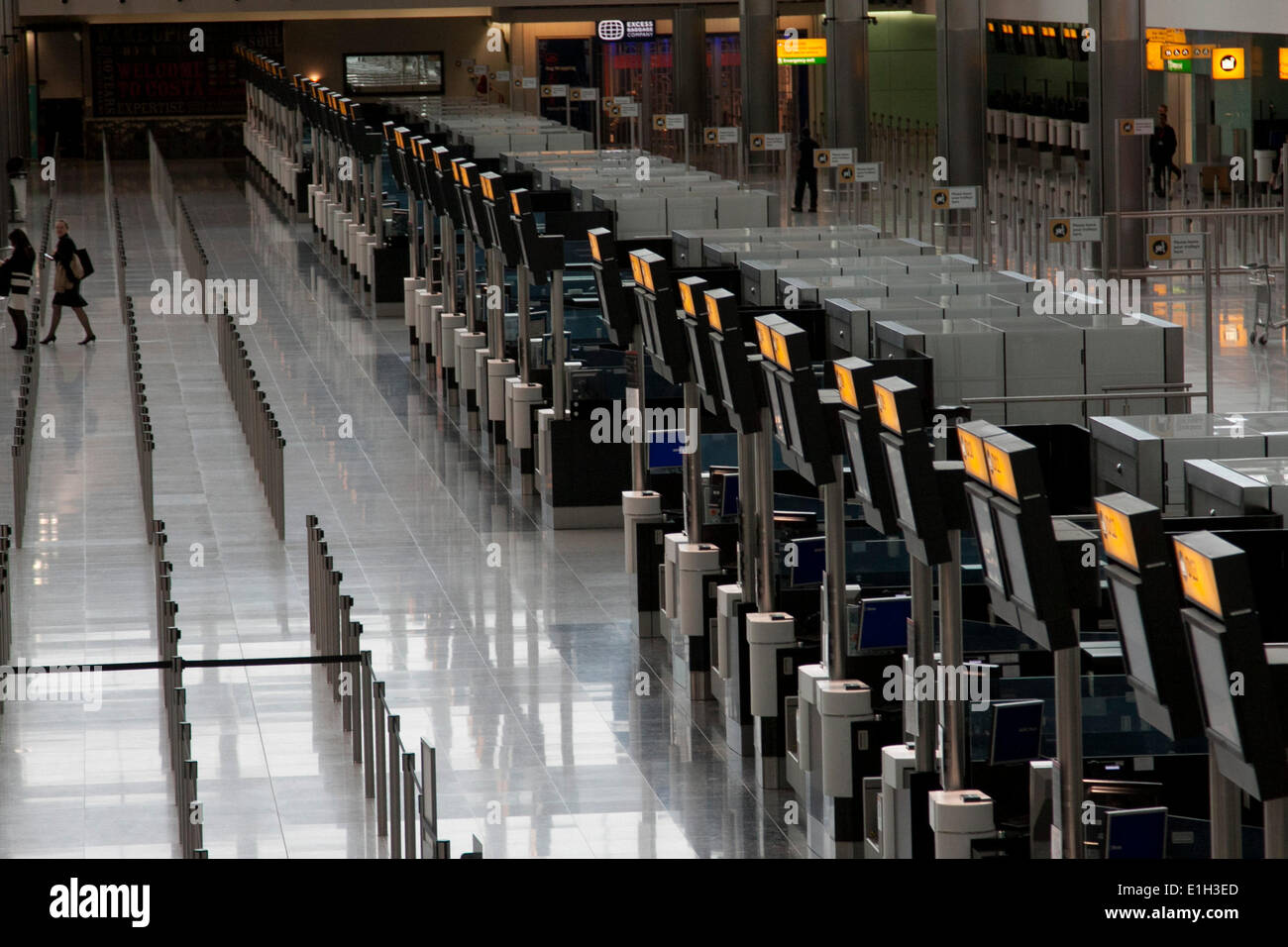 Heathrow terminal 2 check in hires stock photography and images Alamy