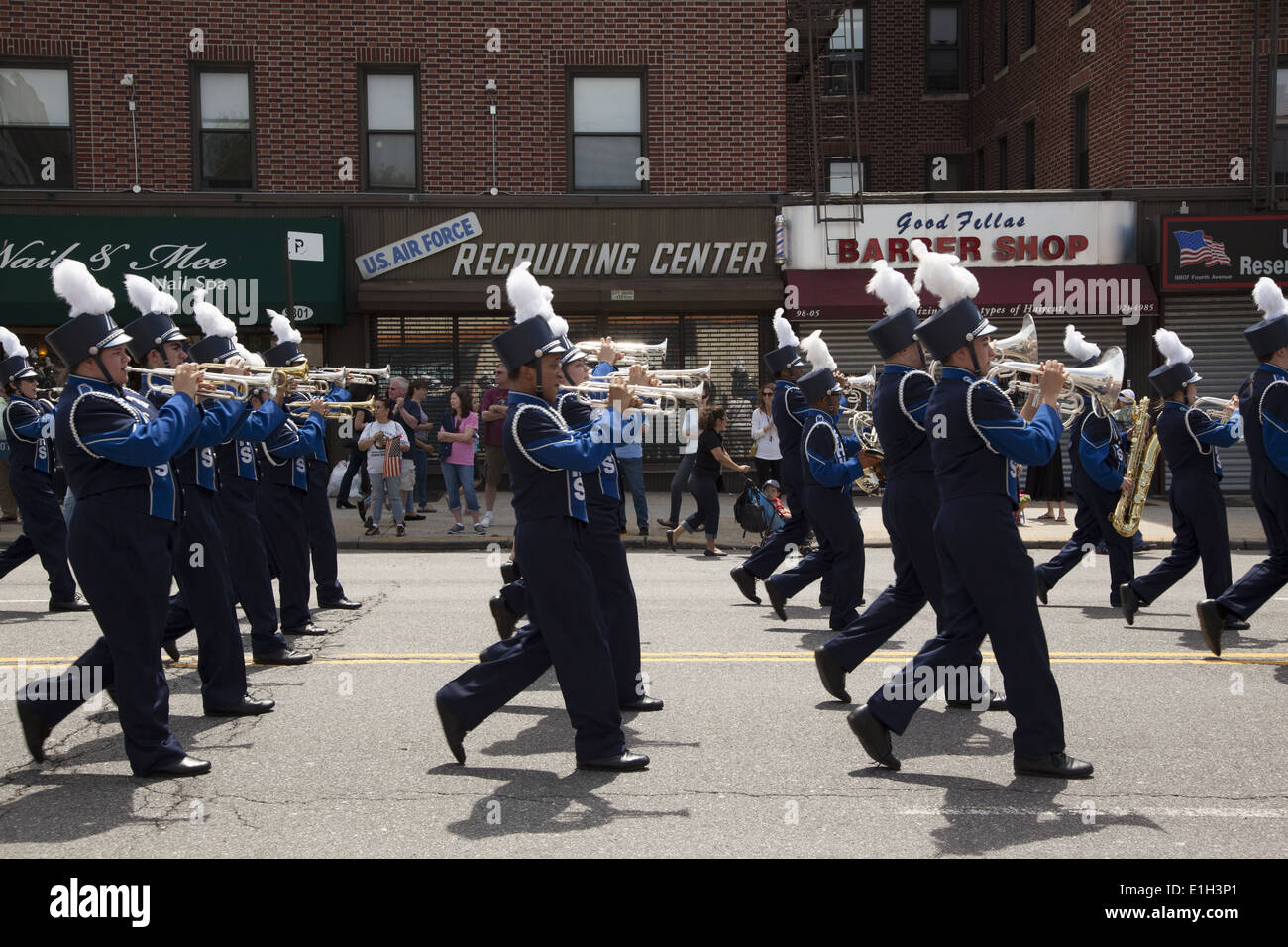 Kids marching in parade hires stock photography and images Alamy