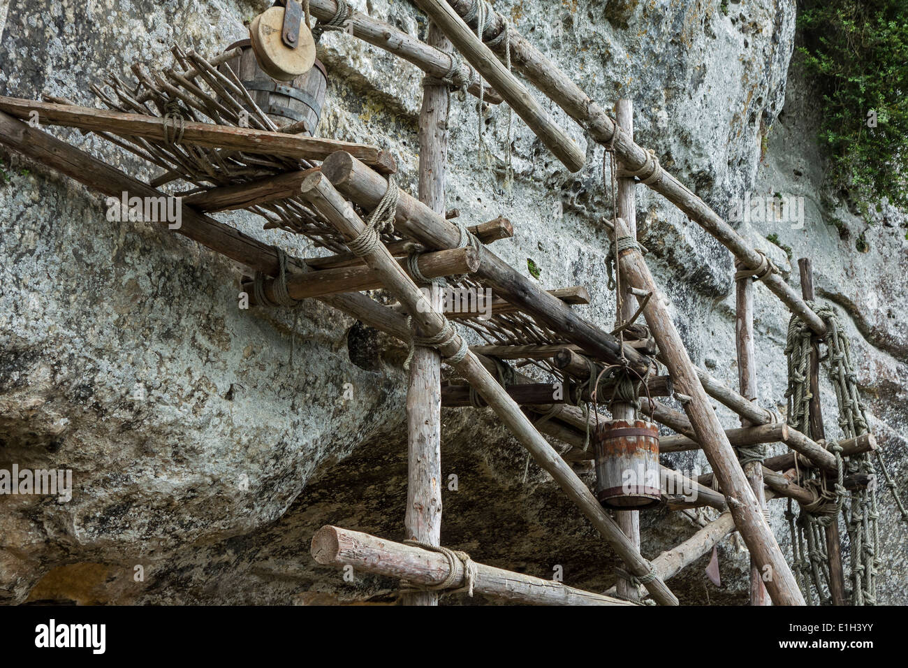 Medieval wooden scaffolding at the fortified troglodyte town La Roque Saint-Christophe, Peyzac-le-Moustier, Dordogne, France Stock Photo