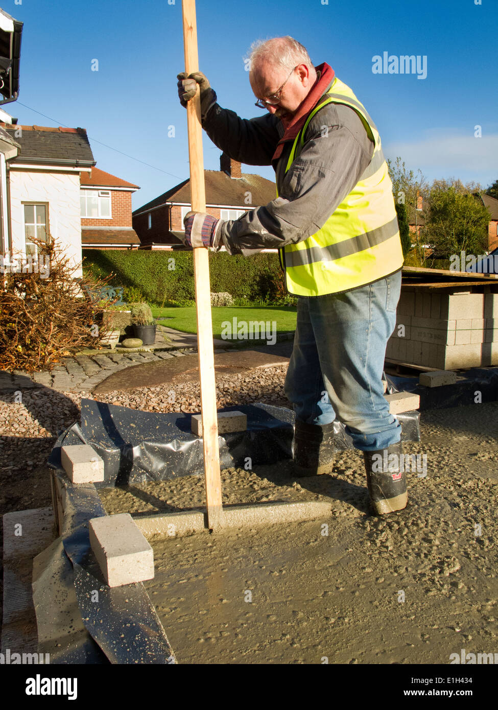Tamping hires stock photography and images Alamy
