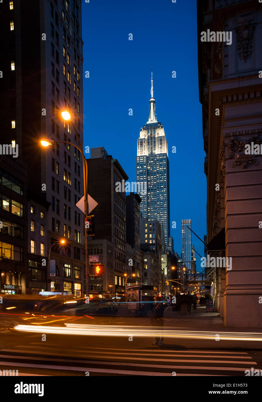 Street View Of New York With Empire State Building In View Stock Photo Alamy Street View Of New York With Empire State Building In View Stock Photo Alamy
