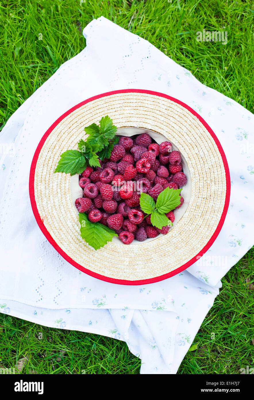 Fresh raspberries in straw hat Stock Photo - Alamy
