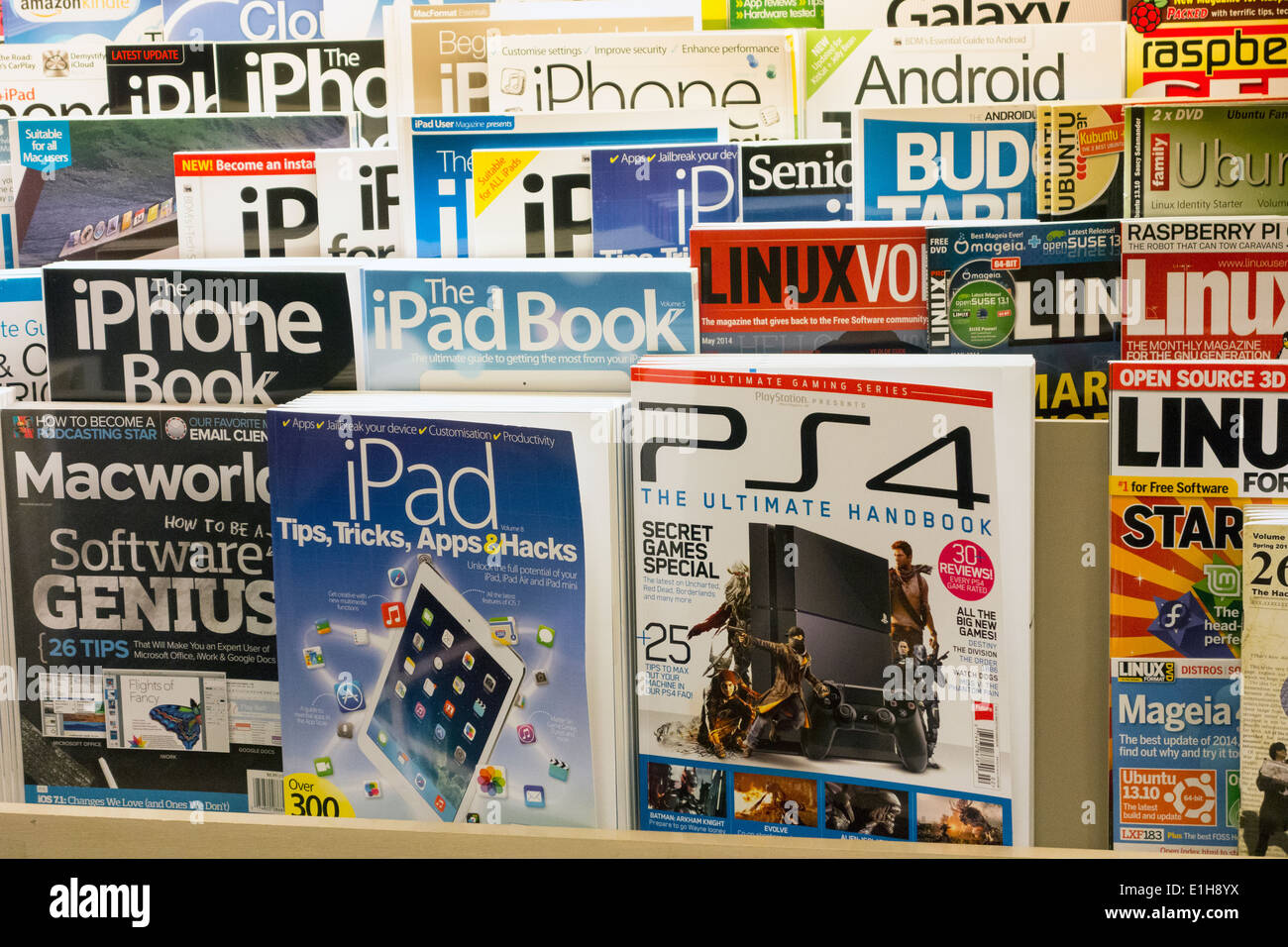 computer and mobile phone magazines on shelves, Barnes and Noble, USA Stock Photo
