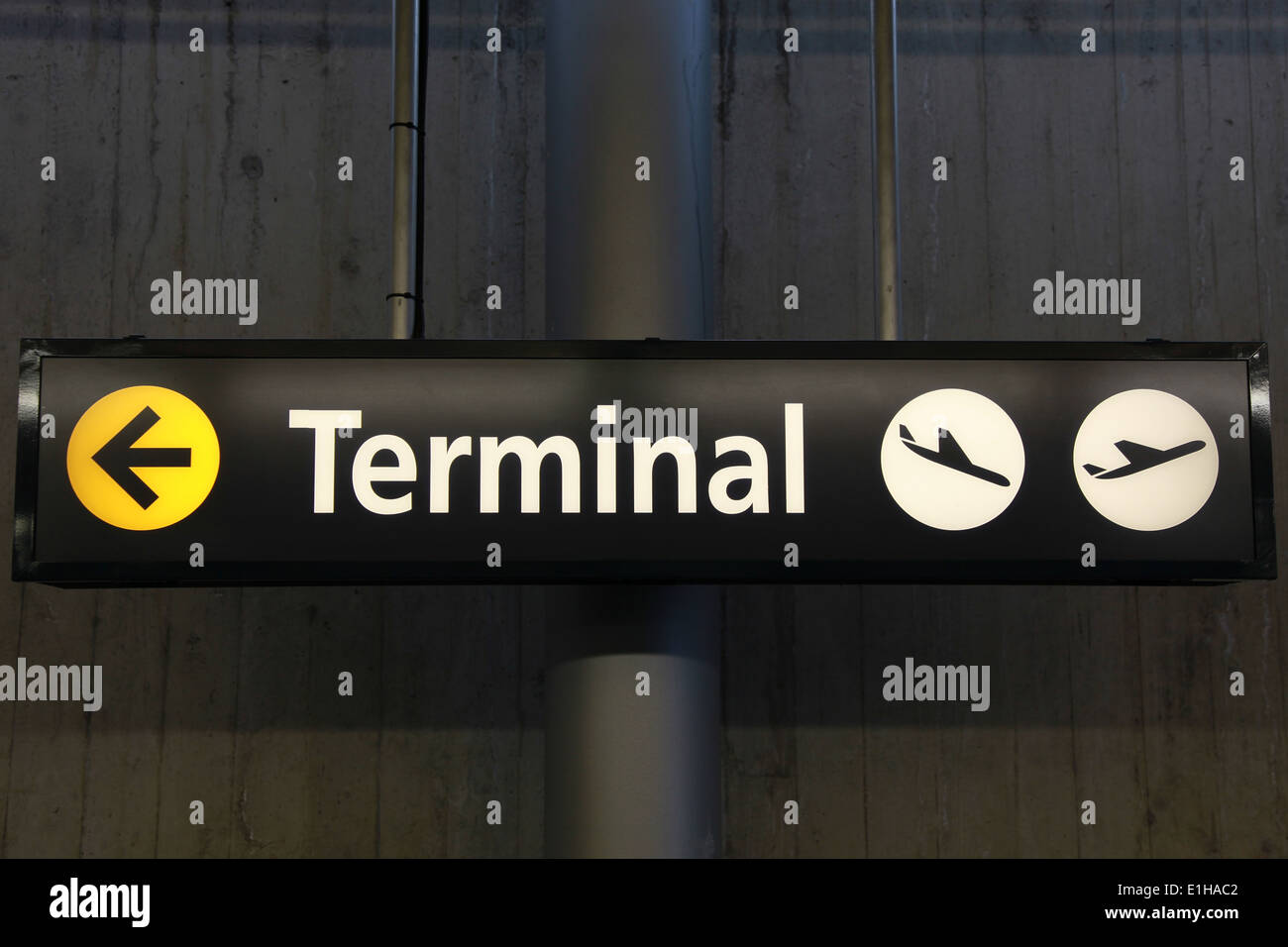 Sign showing the way to the airport terminal building Stock Photo