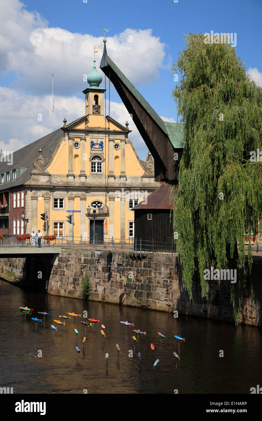 Old wodden crane and Kaufhaus, Wasserviertel, Lueneburg, Lüneburg, Lower Saxony, Germany, Europe Stock Photo