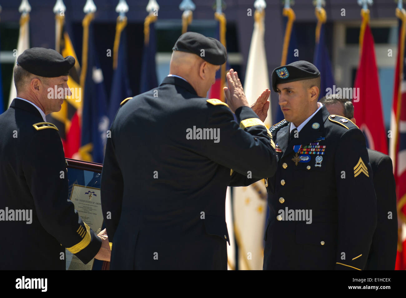 U.S. Army Sgt. Felipe Pereira, right, salutes Army Chief of Staff Gen. Raymond T. Odierno, center, during Pereia�s Distinguis Stock Photo