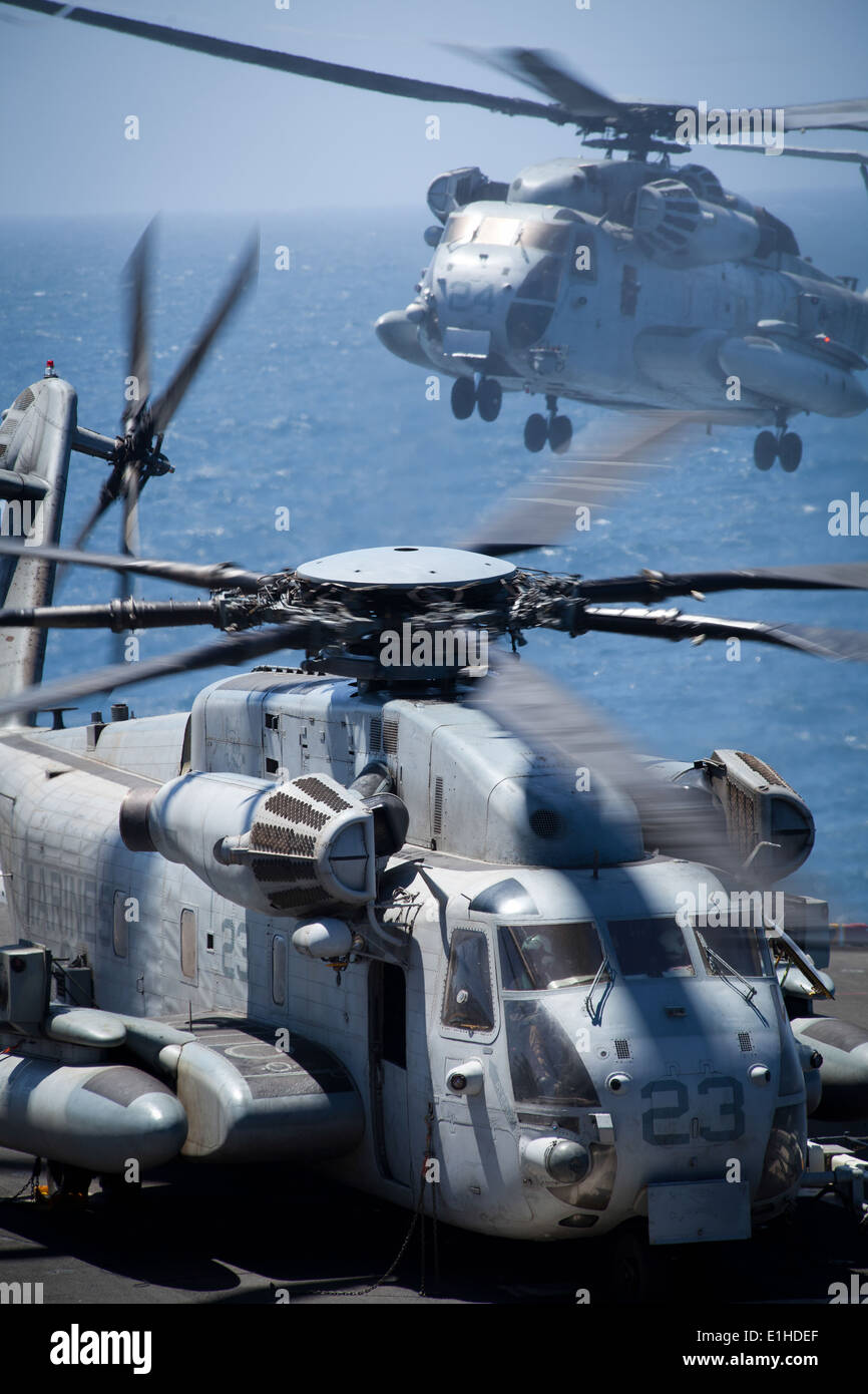 U.S. Marine Corps, CH-53E Super Stallion Helicopters from Helicopter Marine Medium Squadron (HMM-364 REIN), 15th Marine Expedit Stock Photo