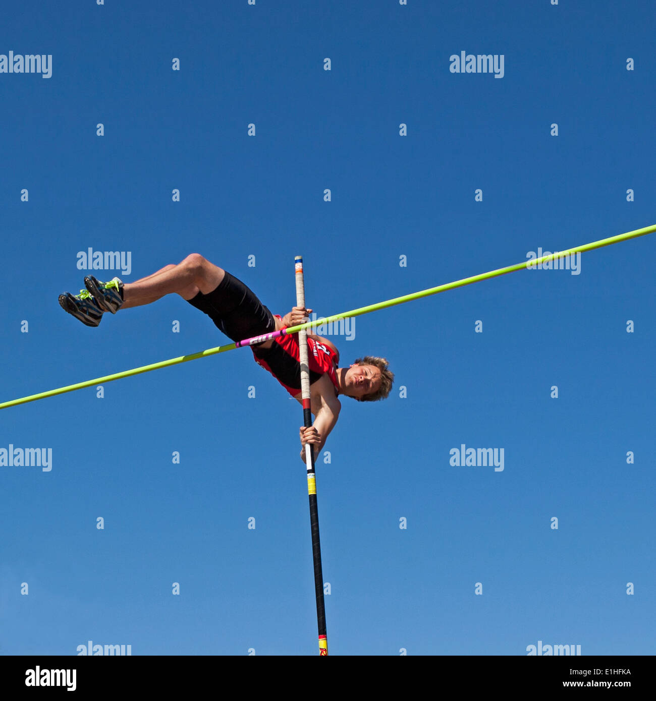 Pole vault jump hires stock photography and images Alamy