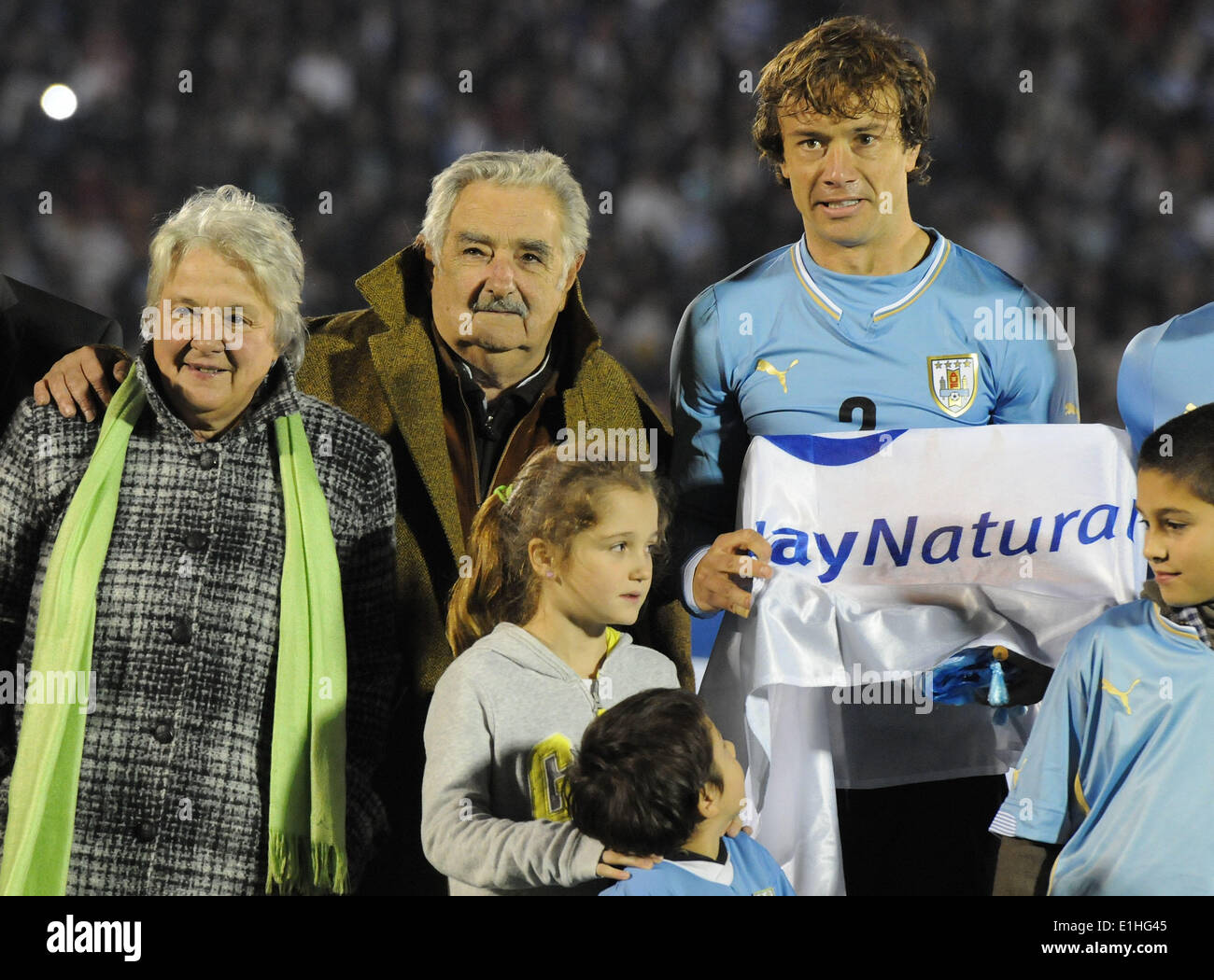 Montevideo, Uruguay. 4th June, 2014. Uruguay's President Jose Mujica (2nd L) and Uruguay's Diego Lugano (2nd R) pose for photograph during a friendly match against Slovenia, prior to the 2014 FIFA World Cup, held at the Centenario Stadium, in Montevideo, capital of Uruguay, on June 4, 2014. © Nicolas Celaya/Xinhua/Alamy Live News Stock Photo