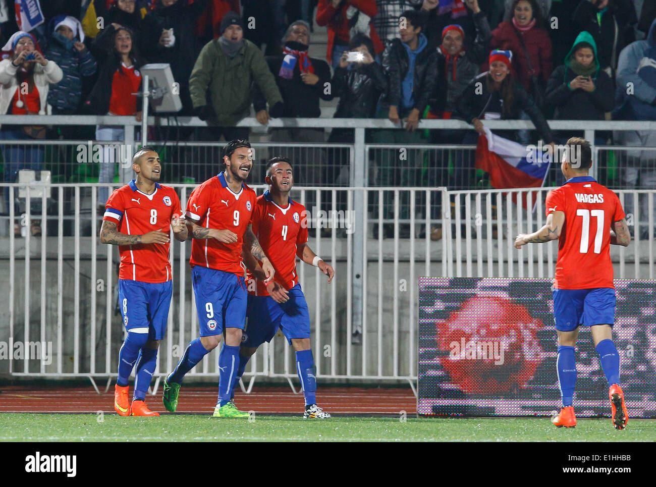 Valparaiso, Chile. 4th June, 2014. Chile's Mauricio Pinilla (2nd L) celebrates after scoring during a friendly match against Northern Ireland, prior to the 2014 FIFA World Cup, held at Elias Figueroa Brander Stadium, in Valparaiso, Chile, on June 4, 2014. © Str/Xinhua/Alamy Live News Stock Photo