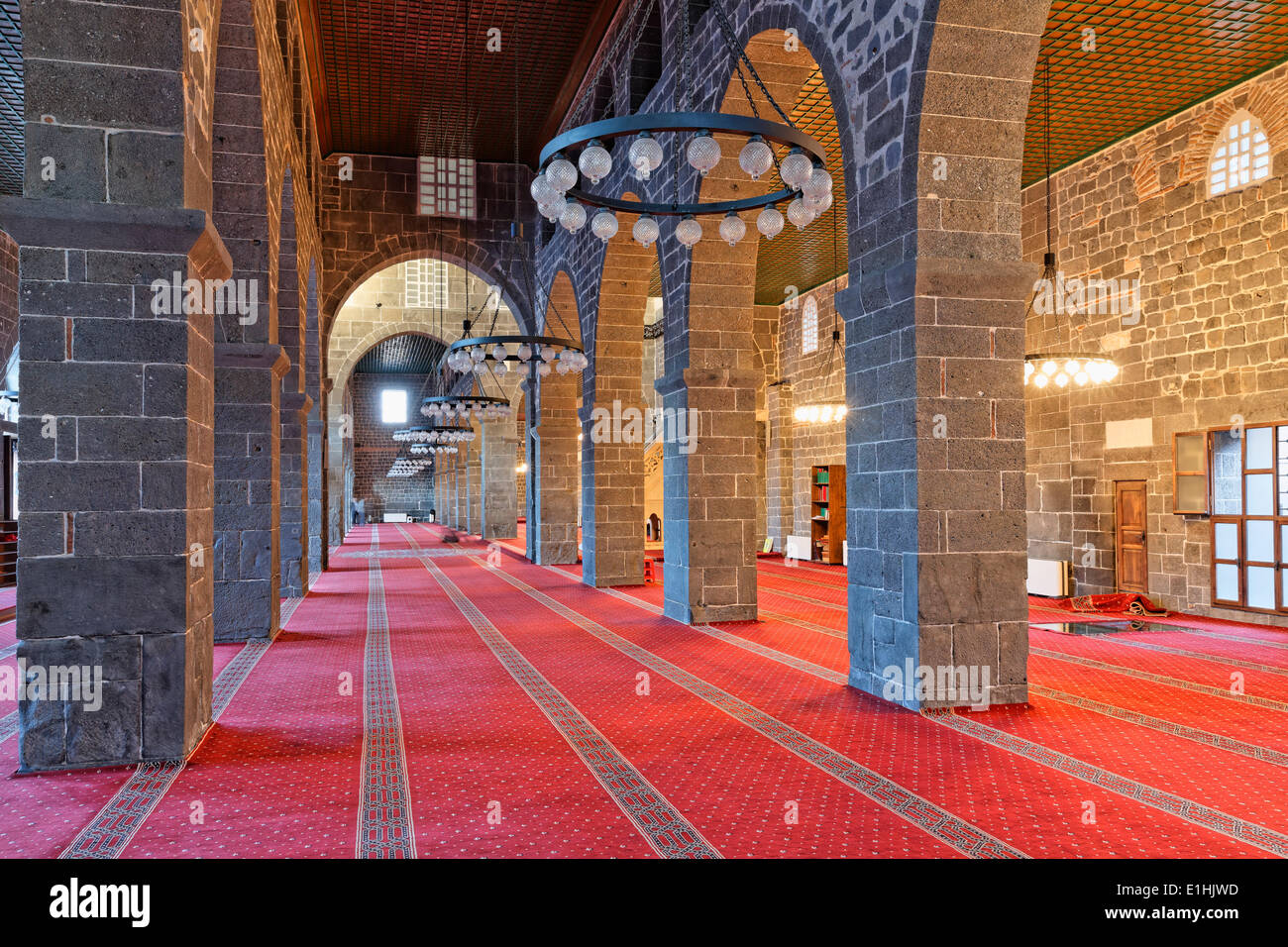 Prayer room in the Great Mosque, Ulu Camii, Diyarbakir, Southeastern Anatolia, Anatolia, Turkey
