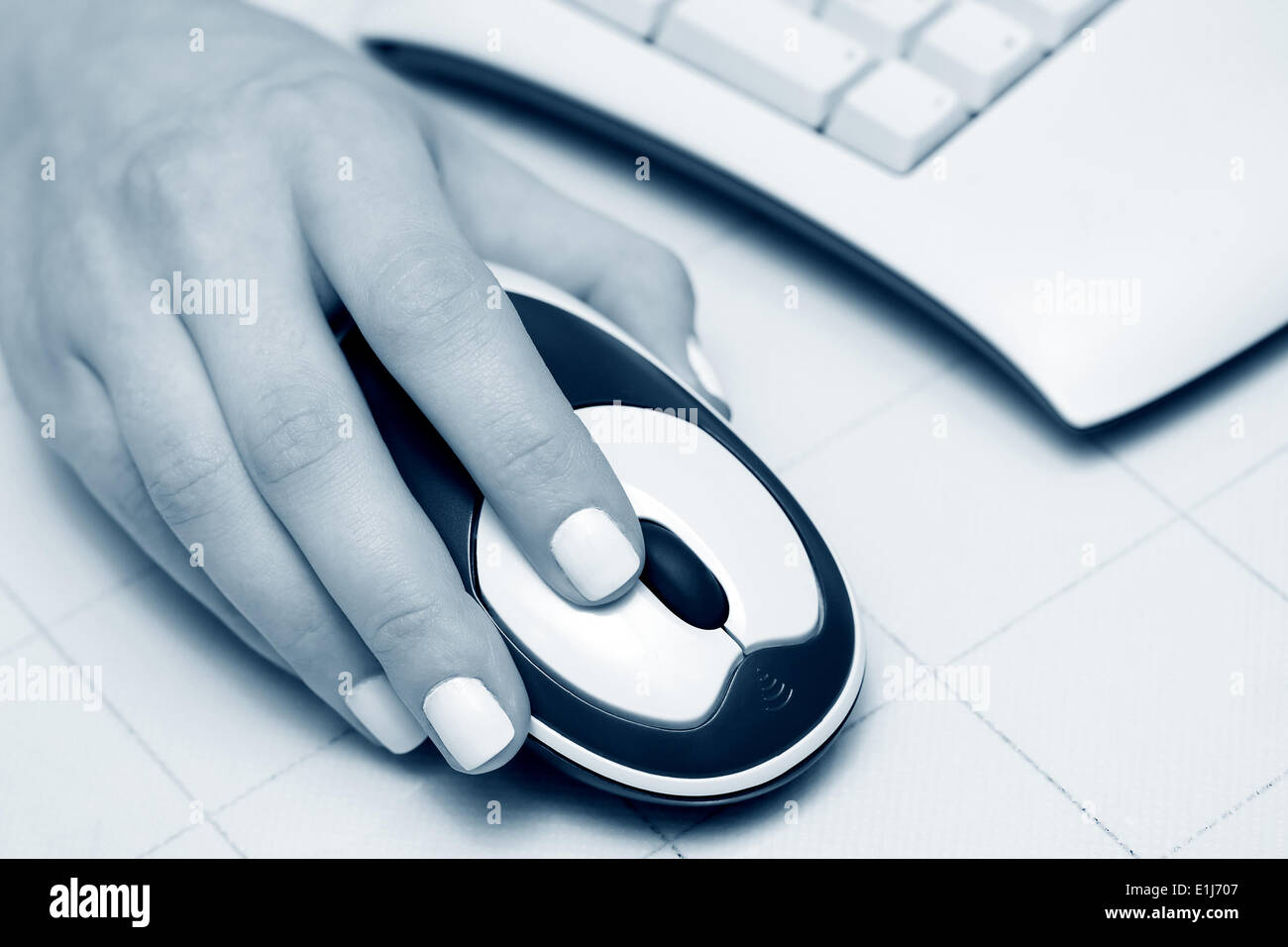 Female hand holding computer mouse Stock Photo - Alamy