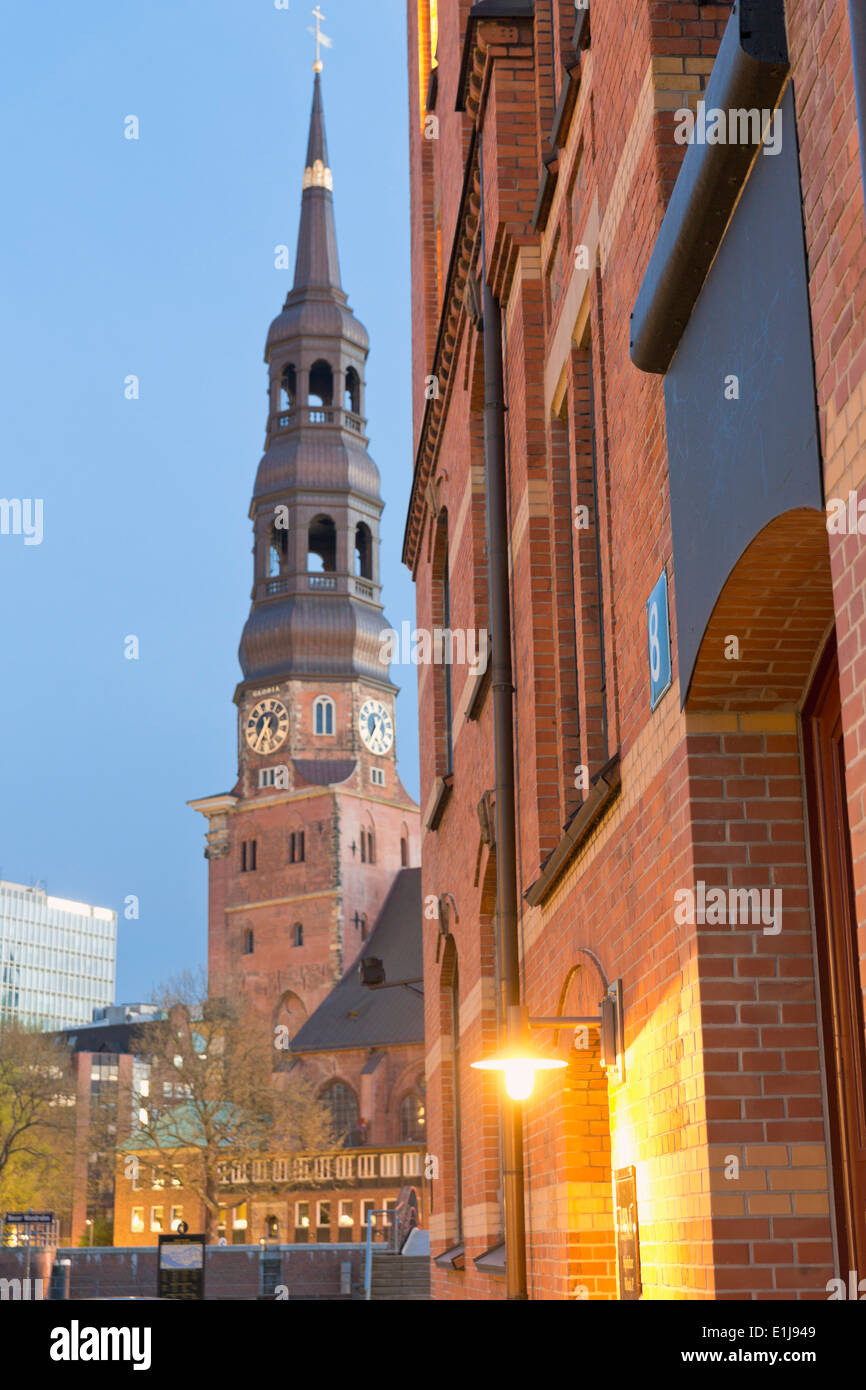 Germany, Hamburg, St. Catherine's Church and warehouse in Speicherstadt Stock Photo