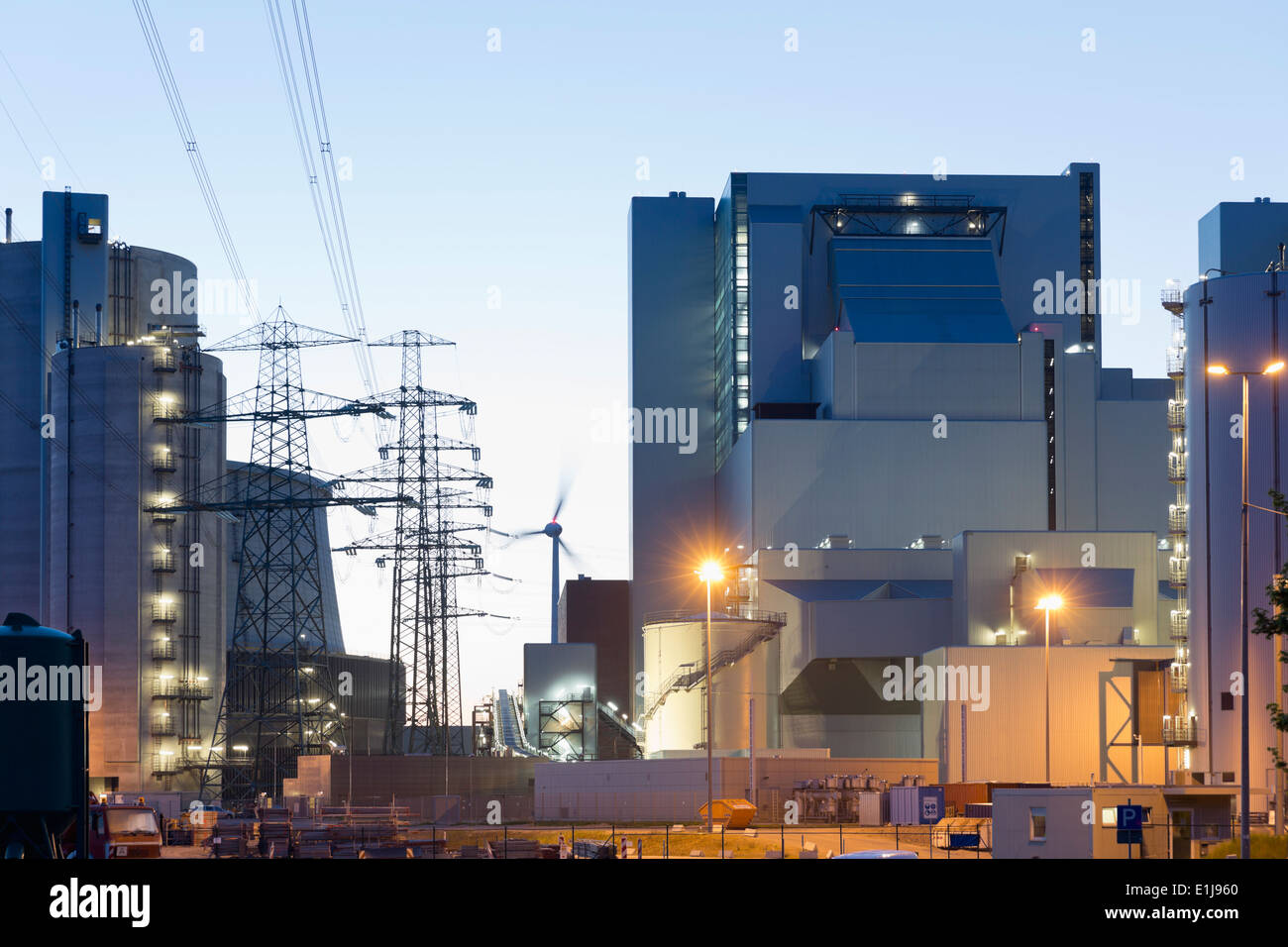 Germany, Hamburg, Coal-fired Power Plant Moorburg in the evening Stock Photo