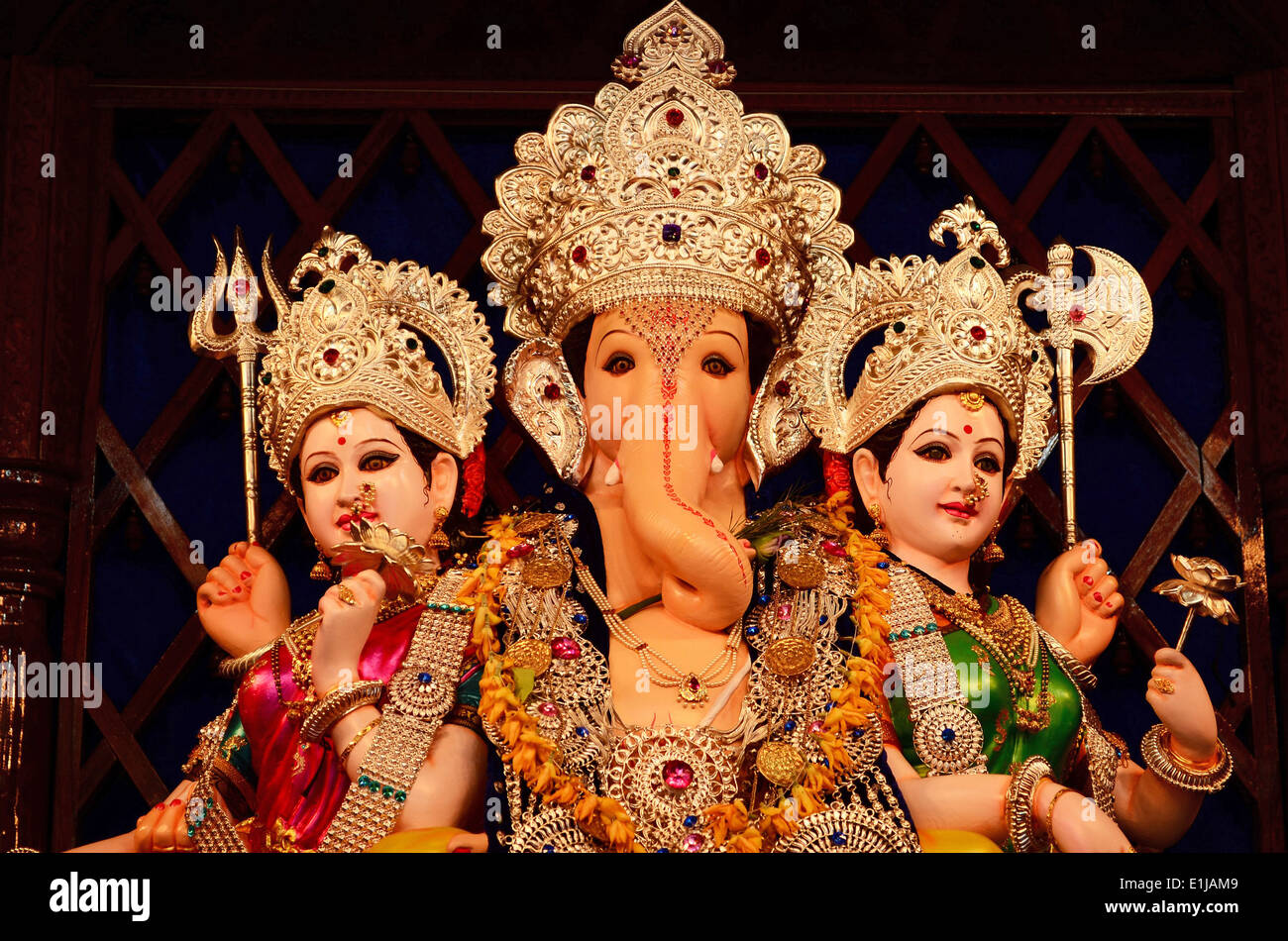 Lord Ganesha with Rddhi and Siddhi, Nagnathpar Sarvajanik Ganapati Mandal Trust, Pune, Maharashtra, India Stock Photo