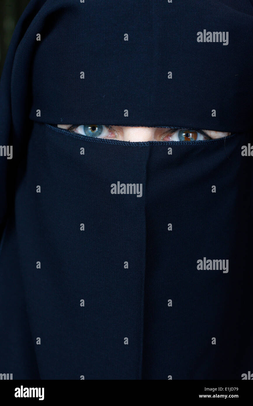 Woman viel muslim hi-res stock photography and images - Alamy