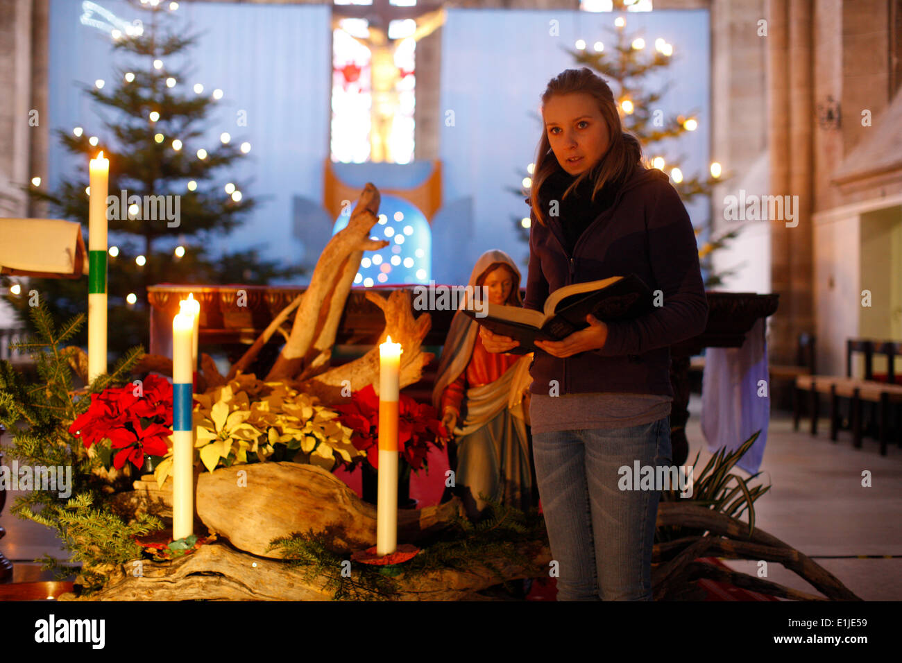 Advent candles & Bible reading Stock Photo Alamy