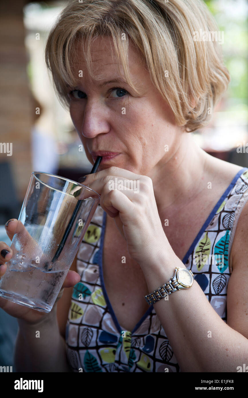 https://c8.alamy.com/comp/E1JFK8/woman-drinking-glass-water-with-straw-E1JFK8.jpg