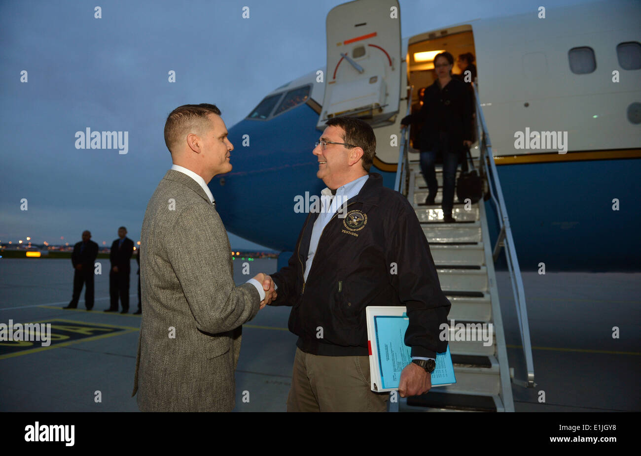 U.S. Deputy Secretary of Defense Ash B. Carter, right, exchanges greetings with U.S. Marine Corps Brig. Gen. Russell A. Sanborn Stock Photo