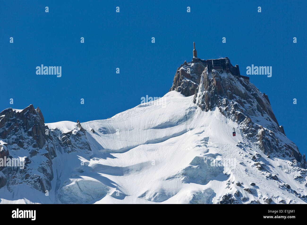 Aiguille du midi tourists on hi-res stock photography and images - Alamy
