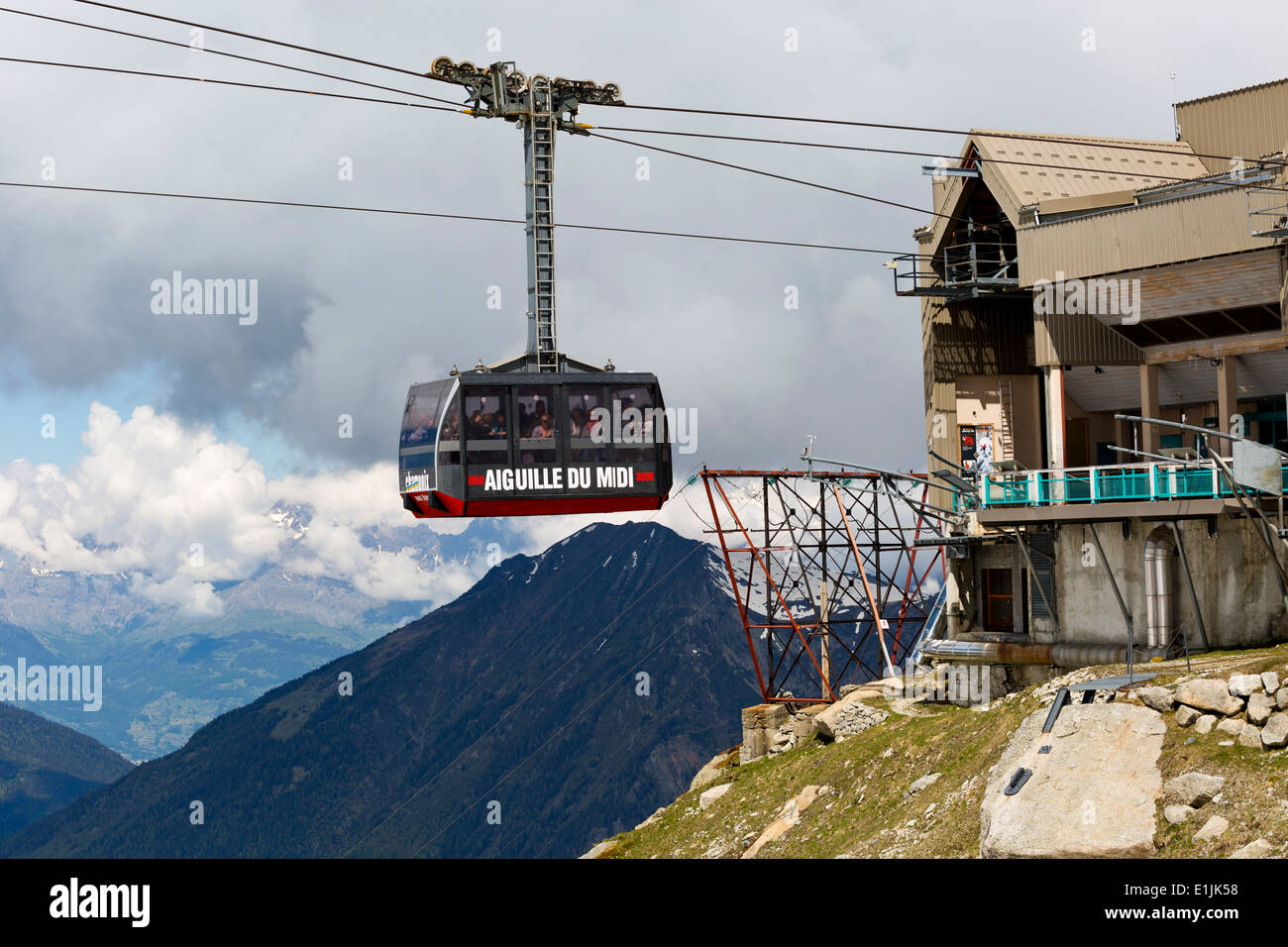 Gondola to the Aiguille du Midi in Chamonix, France Stock Photo Alamy