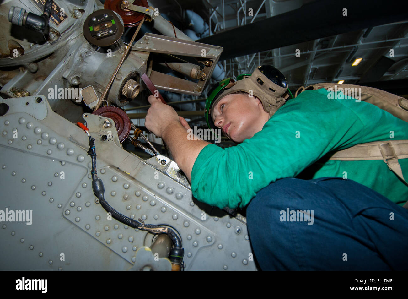 U.S. Navy Aviation Machinist?s Mate 2nd Class Michelle Rainey changes the tail gearbox input seal on an MH-60S Seahawk helicopt Stock Photo