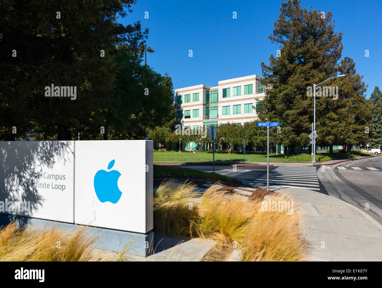 The old Apple Inc Head Office Campus, One Infinite Loop, Cupertino,  California, USA Stock Photo - Alamy